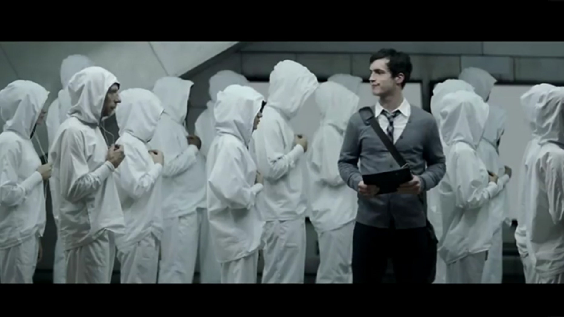 Motorola's Xoom Super Bowl commercial pokes fun at the ubiquity of Apple.