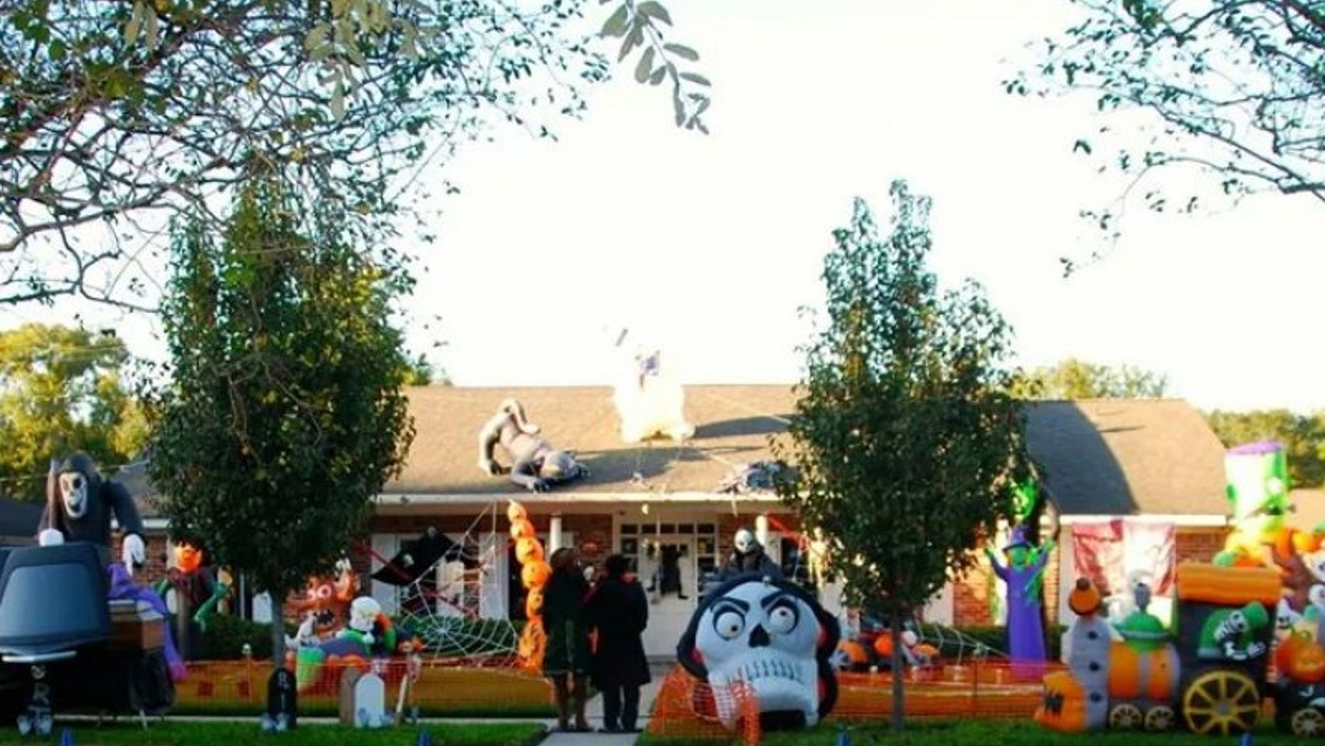 The Mueller's home at Halloween (image: Amy Mueller)