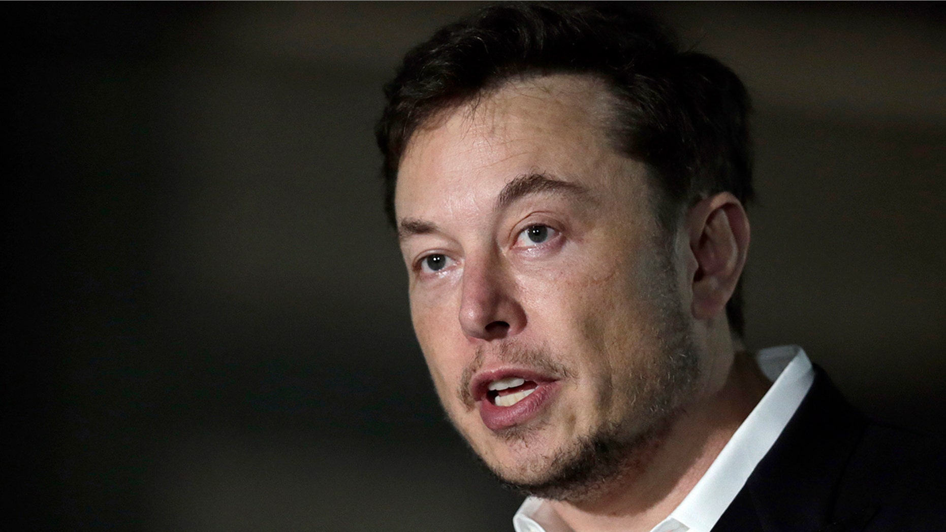 File - F & # 39; this Thursday 14 & # 39; June 2018 photo photo, Tesla CEO and founder Elon Musk Boring Company speaks at a conference & # 39; news, f & # 39; Chicago. Tuesday 19 & # 39; July 2018, The Associated Press found that the stories circulating on the internet that Musk announced plans to allow Tesla to start digital currency company are not true. (AP Photo / Kiichiro Sato, File)