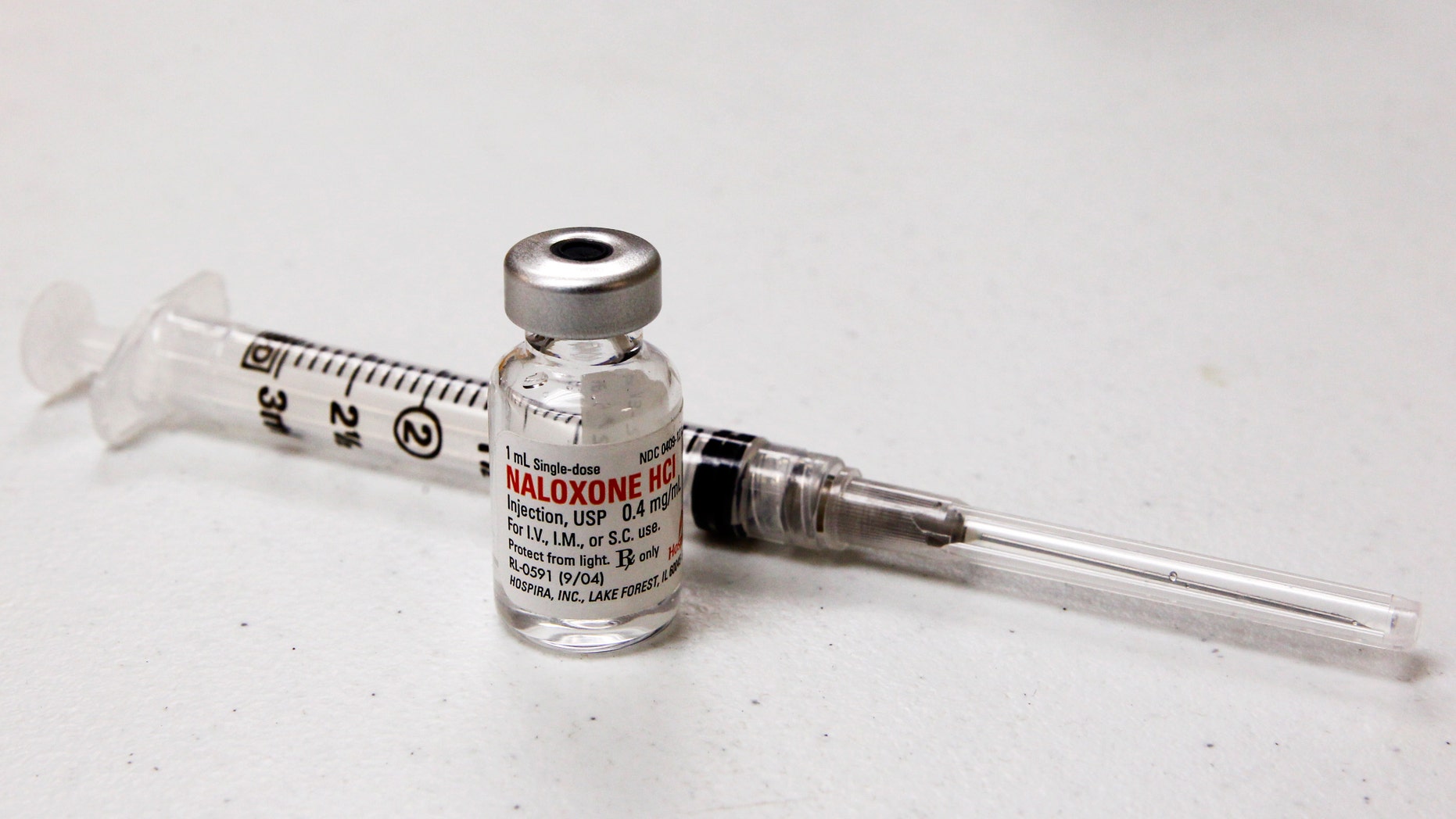 A vial of Naloxone and syringe are pictured at a Naloxone training class taught by Jennifer Stepp and her daughter Audrey for adults and children to learn how to save lives by injecting Naloxone into people suffering opioid overdoses at the Hillview Community Center in Louisville, Kentucky, November 21, 2015. REUTERS/John Sommers II - RTX1VIP5