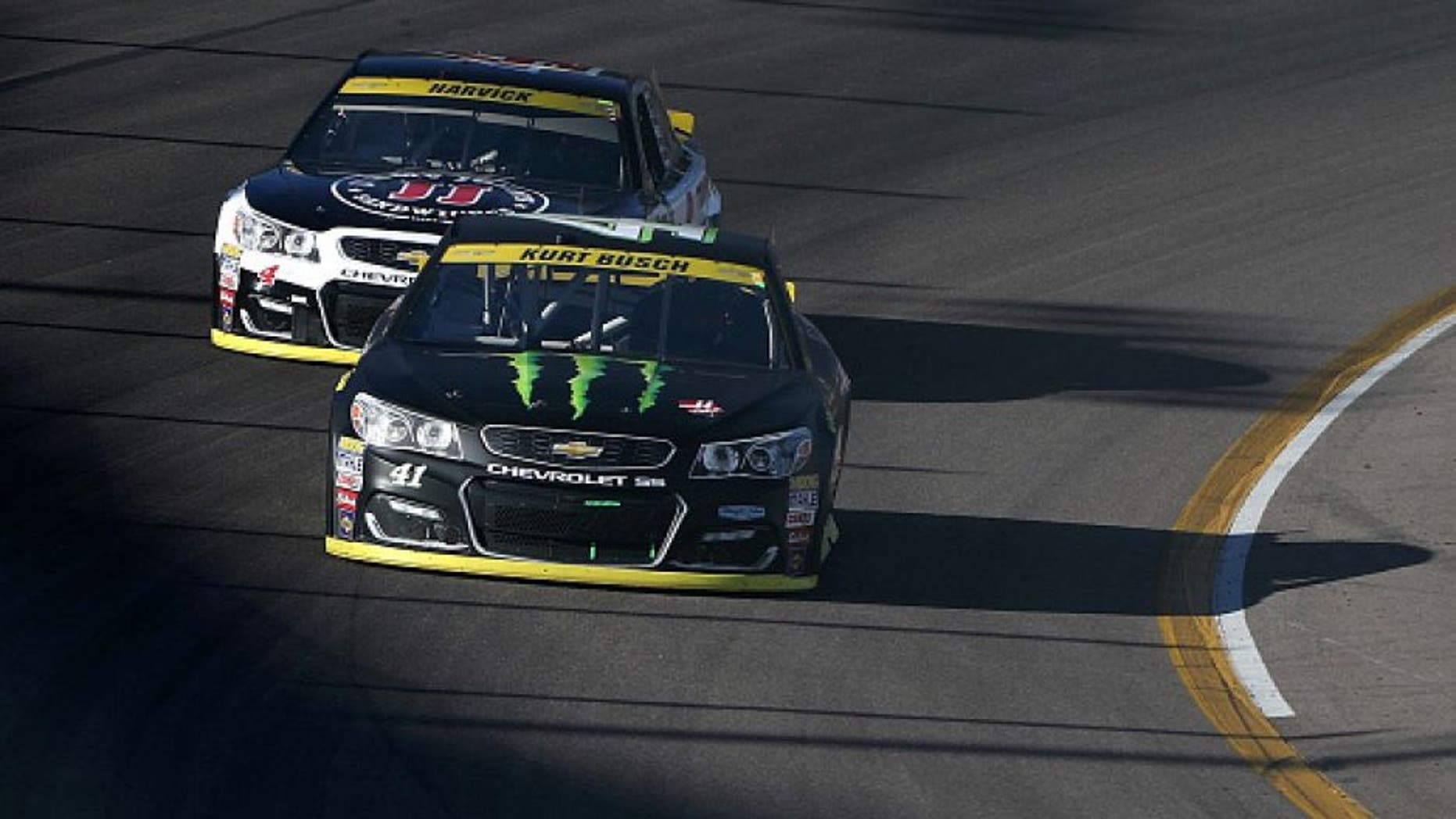 AVONDALE, AZ - NOVEMBER 13: Kurt Busch, driver of the #41 Monster Energy/Haas Automation Chevrolet, leads Kevin Harvick, driver of the #4 Jimmy John's Chevrolet, during the NASCAR Sprint Cup Series Can-Am 500 at Phoenix International Raceway on November 13, 2016 in Avondale, Arizona. (Photo by Christian Petersen/Getty Images)