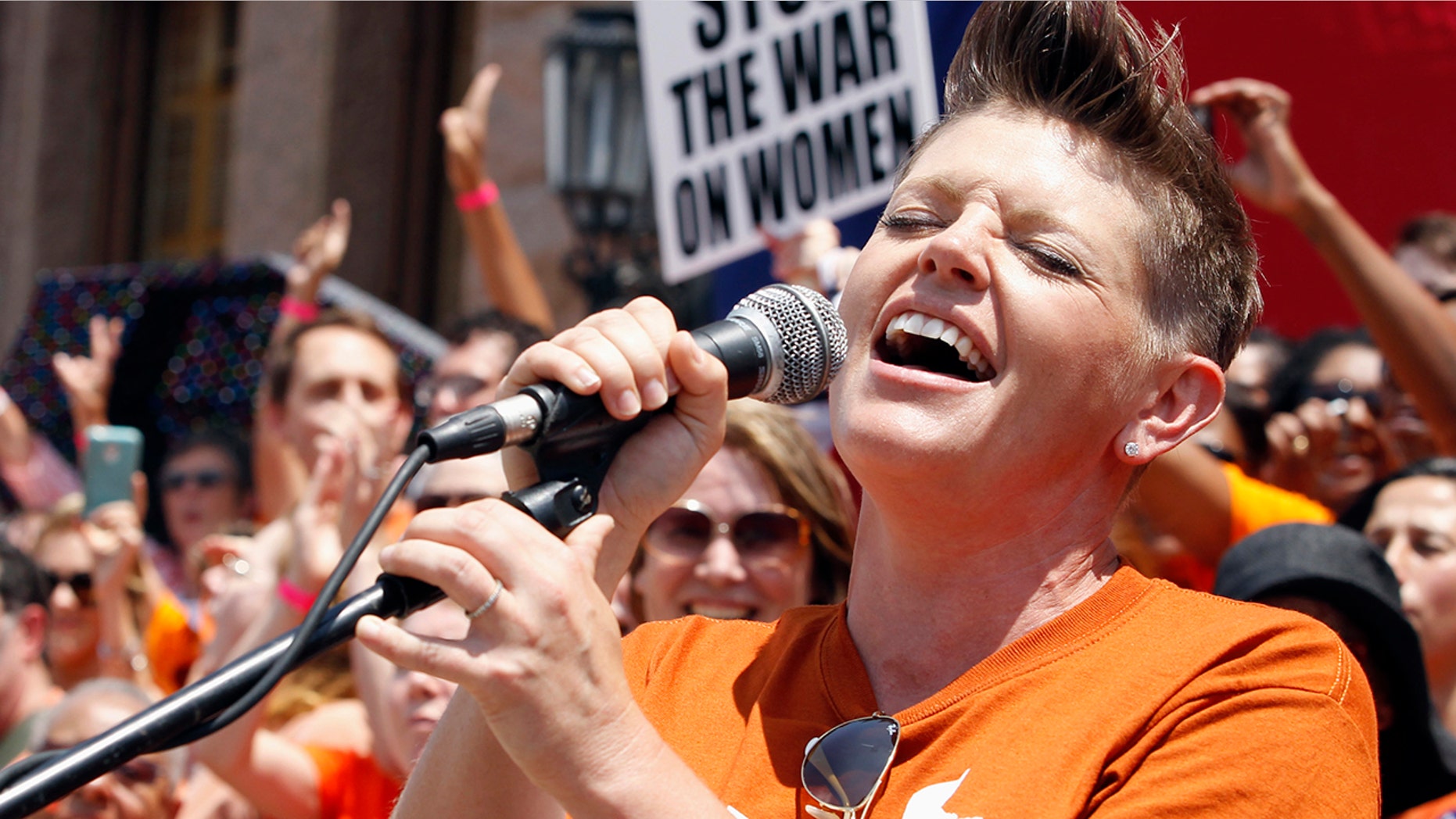 Singer Natalie Maines performs at a protest before the start of a special session of the Legislature in Austin, Texas July 1, 2013.