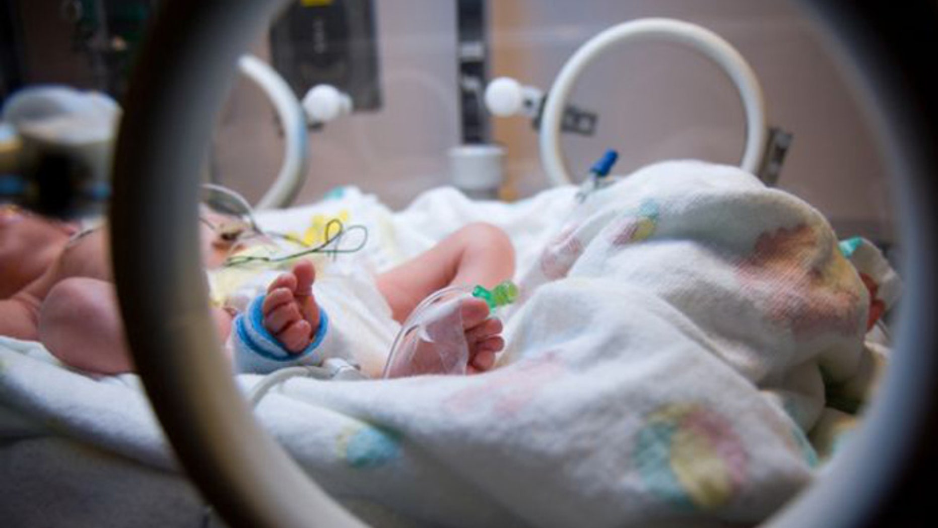 A Maine mother is fighting in court to have a DNR order lifted from her brain damaged baby. (File photo)