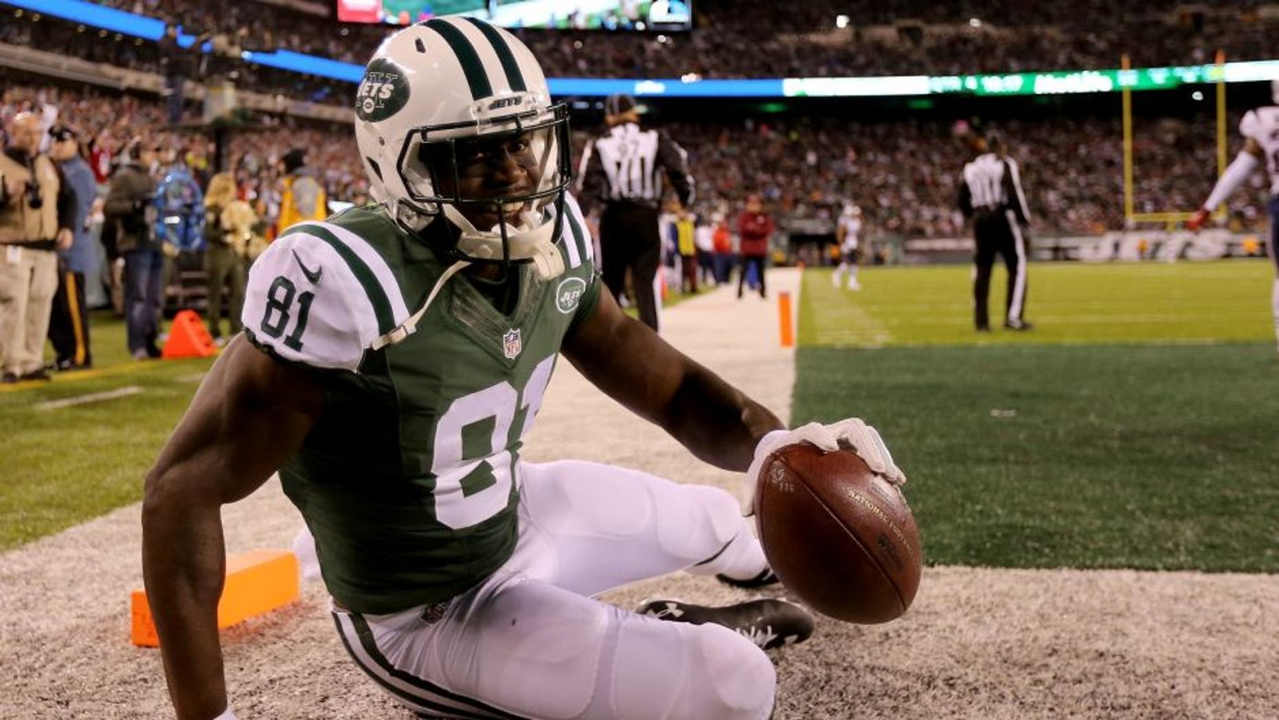 EAST RUTHERFORD, NJ - NOVEMBER 27: Quincy Enunwa #81 of the New York Jets celebrates after scoring a touchdown against the New York Jets during the fourth quarter in the game at MetLife Stadium on November 27, 2016 in East Rutherford, New Jersey. (Photo by Michael Reaves/Getty Images)
