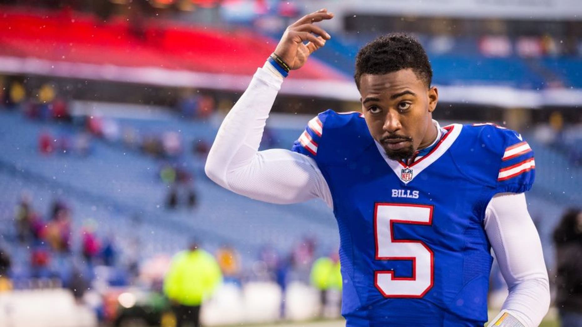 ORCHARD PARK, NY - JANUARY 03: Tyrod Taylor #5 of the Buffalo Bills gets the crowd going after the game against the New York Jets on January 3, 2016 at Ralph Wilson Stadium in Orchard Park, New York. Buffalo Bills defeat New York Jets 22-17. (Photo by Brett Carlsen/Getty Images)