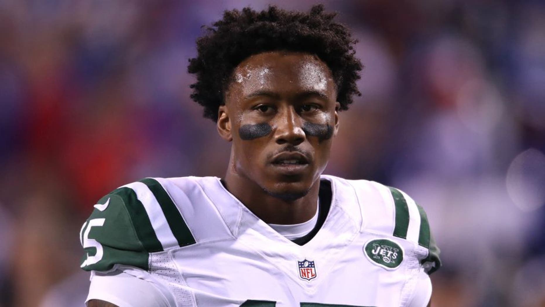 ORCHARD PARK, NY - SEPTEMBER 15: Brandon Marshall #15 of the New York Jets warms up before the start of NFL game action against the Buffalo Bills at New Era Field on September 15, 2016 in Orchard Park, New York. (Photo by Tom Szczerbowski/Getty Images)