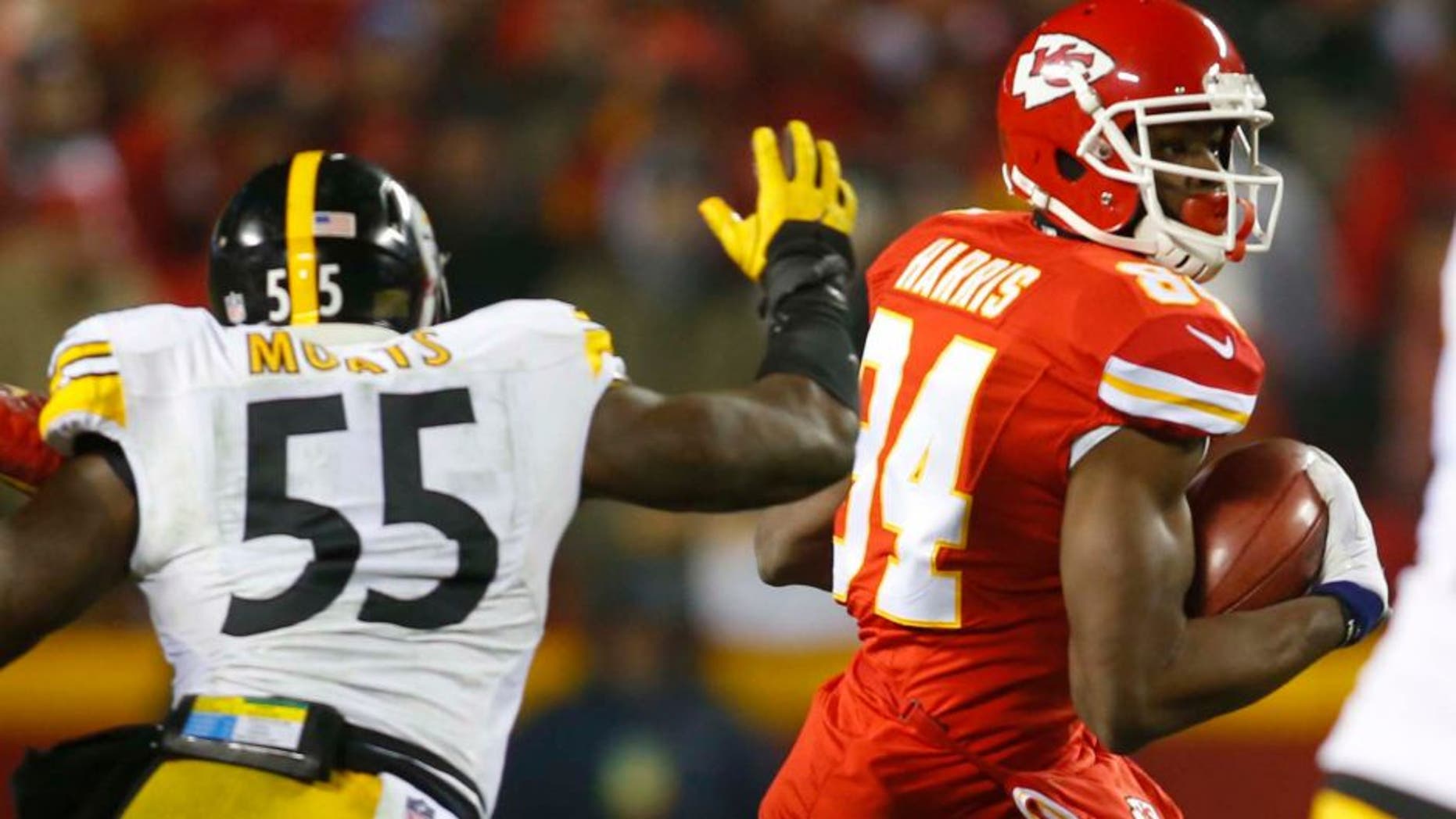 Jan 15, 2017; Kansas City, MO, USA; Kansas City Chiefs tight end Demetrius Harris (84) runs the ball ahead of Pittsburgh Steelers outside linebacker Arthur Moats (55) during the first quarter in the AFC Divisional playoff game at Arrowhead Stadium. Mandatory Credit: Jay Biggerstaff-USA TODAY Sports