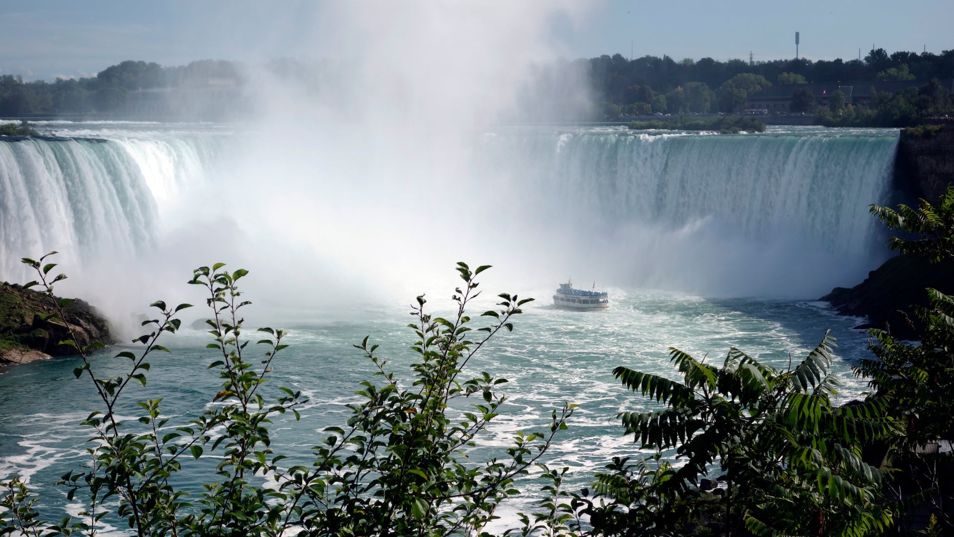 The "Maid of the Mist" boat ventures at the bottom of the Horseshoe Falls, Canadian side, at Niagara Falls, Ontario, Canada, August 21, 2015. (REUTERS/Charles Platiau)
