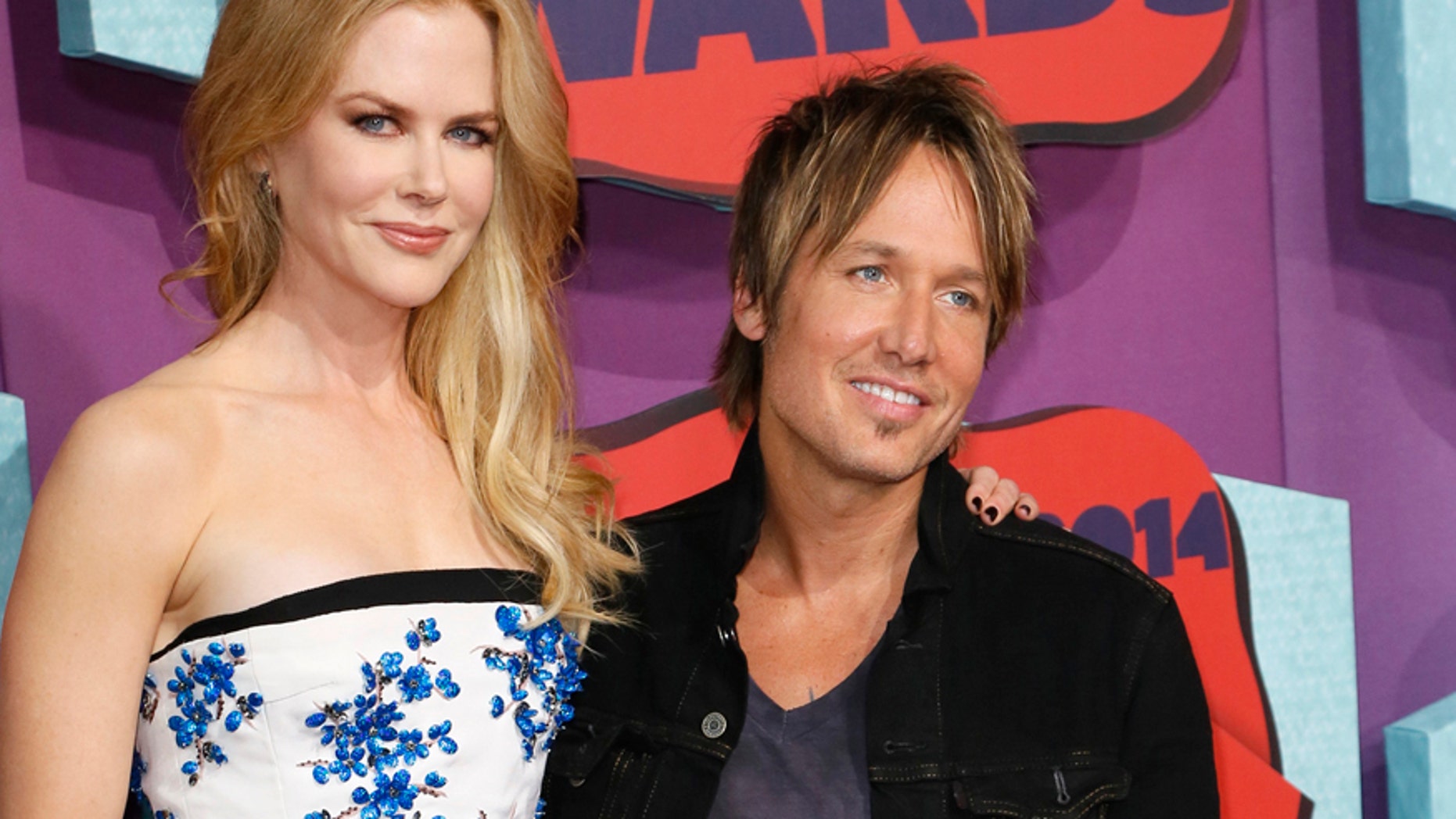 Actress Nicole Kidman and her husband, musician Keith Urban, arrive at the 2014 CMT Music Awards in Nashville, Tennessee June 4, 2014.