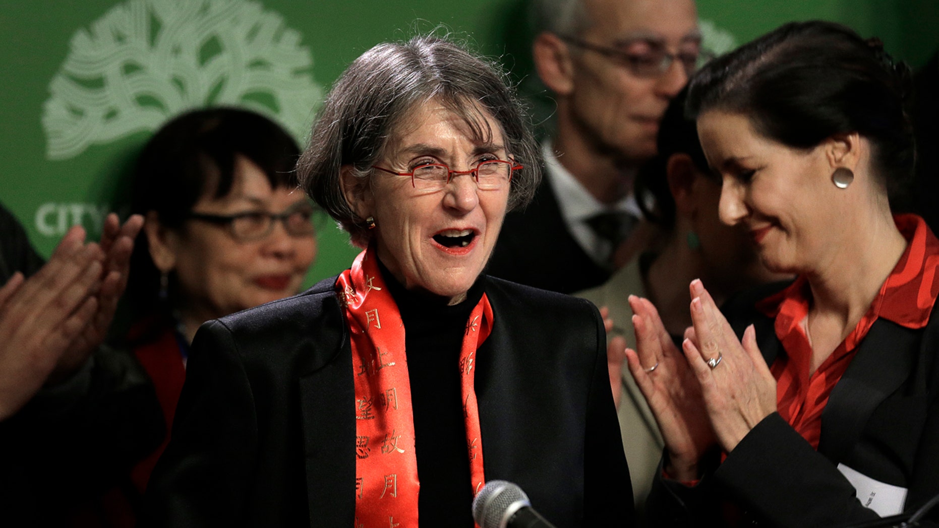 Oakland Mayor Libby Schaaf, right, applauds as newly named Oakland Chief of Police Anne Kirkpatrick, center, is introduced during a media conference Wednesday, Jan. 4, 2017, in Oakland, Calif.