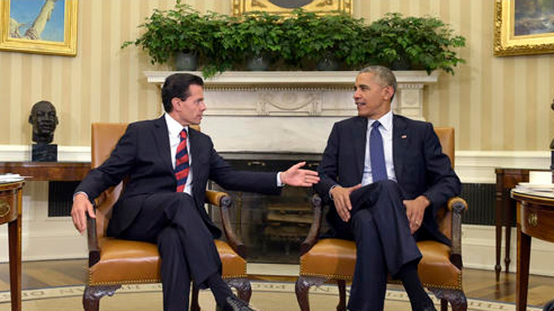 President Barack Obama, right, meets with Mexican President Enrique Pena Nieto, left, in the Oval Office of the White House in Washington, Friday. ( (AP Photo/Susan Walsh)