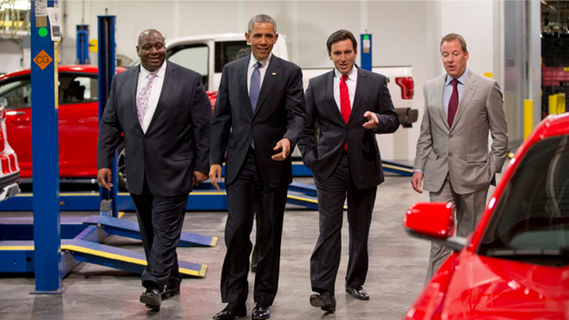 From left, Ford plans manager, Phillip Calhoun, President Obama, Mark Fields, president and CEO of Ford, and Bill Ford at Ford Michigan Assembly Plant.