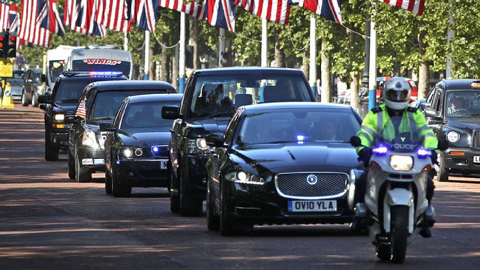 President Obama's motorcade travels along the Mall as it leaves Buckingham Palace to go to Downing Street in central London May 25.