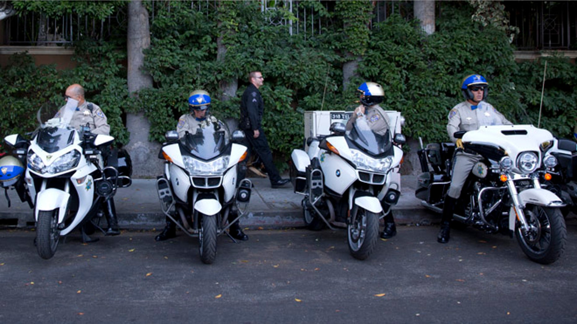 July 23, 2014: California Highway Patrol officers prepare to accompany the motorcade of President Barack Obama to a fundraising event in Los Angeles, the final city in his three-day West Coast trip to Seattle, San Francisco and Los Angeles. (AP)