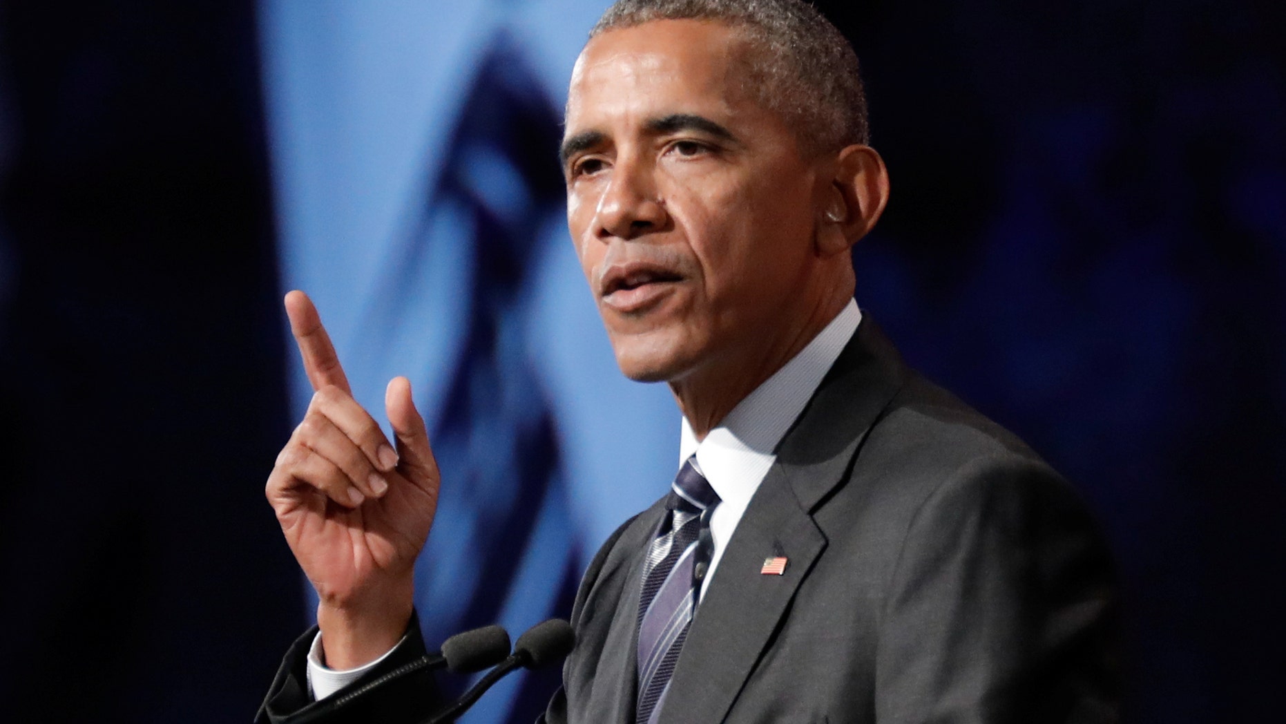 Former U.S. President Barack Obama delivers his keynote speech to the Montreal Chamber of Commerce at the Palais de Congres in Montreal, Quebec, Canada June 6, 2017. REUTERS/Dario Ayala - RTX39COM