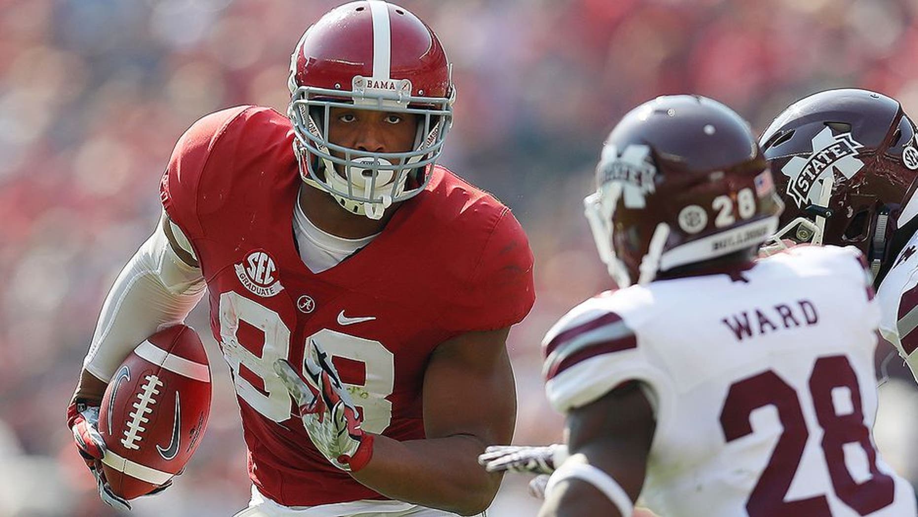 TUSCALOOSA, AL - NOVEMBER 12: O.J. Howard #88 of the Alabama Crimson Tide turns up this reception against DeAndre Ward #28 and Dezmond Harris #46 of the Mississippi State Bulldogs at Bryant-Denny Stadium on November 12, 2016 in Tuscaloosa, Alabama. (Photo by Kevin C. Cox/Getty Images)