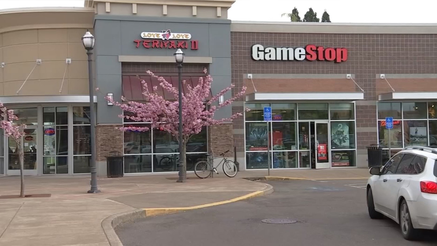 The GameStop location in Keizer, Oregon where a deputy and two citizens helped save a life.
