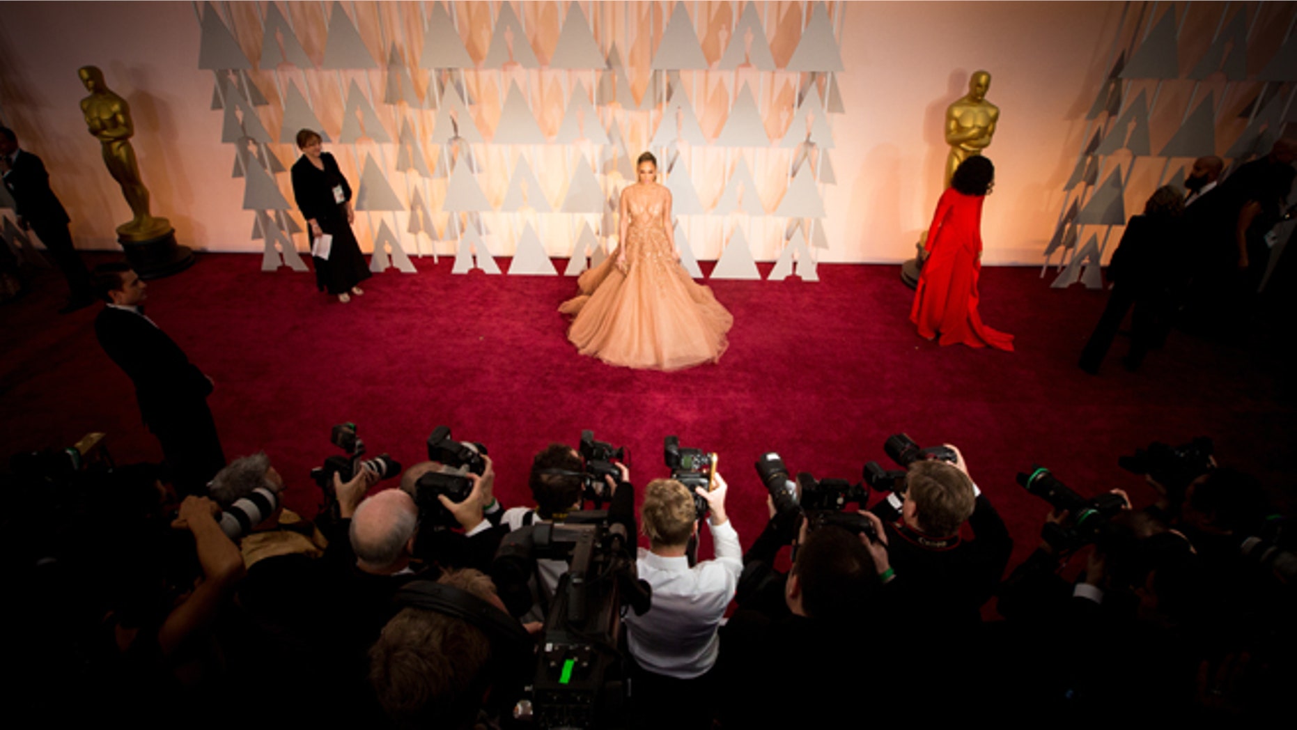 HOLLYWOOD, CA - FEBRUARY 22: Actress Jennifer Lopez attends the 87th Annual Academy Awards at Hollywood & Highland Center on February 22, 2015 in Hollywood, California. (Photo by Christopher Polk/Getty Images)