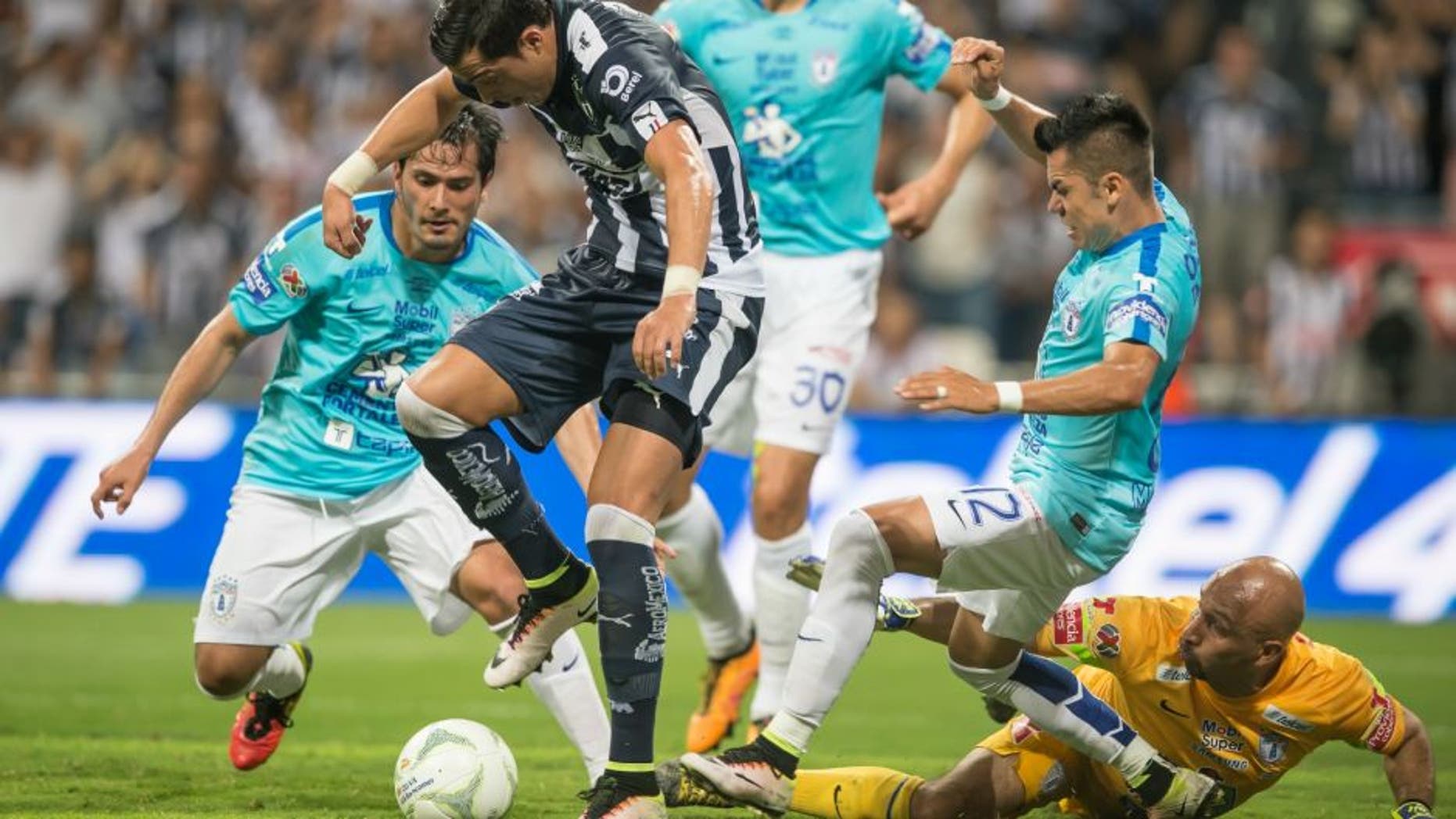 MONTERREY, MEXICO - MAY 29: Rogelio Funes Mori of Monterrey tries to score over Oscar 'Conejo' Perez, goalkeeper of Pachuca, during the Final second leg match between Monterrey and Pachuca as part of the Clausura 2016 Liga MX at BBVA Bancomer Stadium on May 29, 2016 in Monterrey, Mexico. (Photo by Azael Rodriguez/LatinContent/Getty Images)