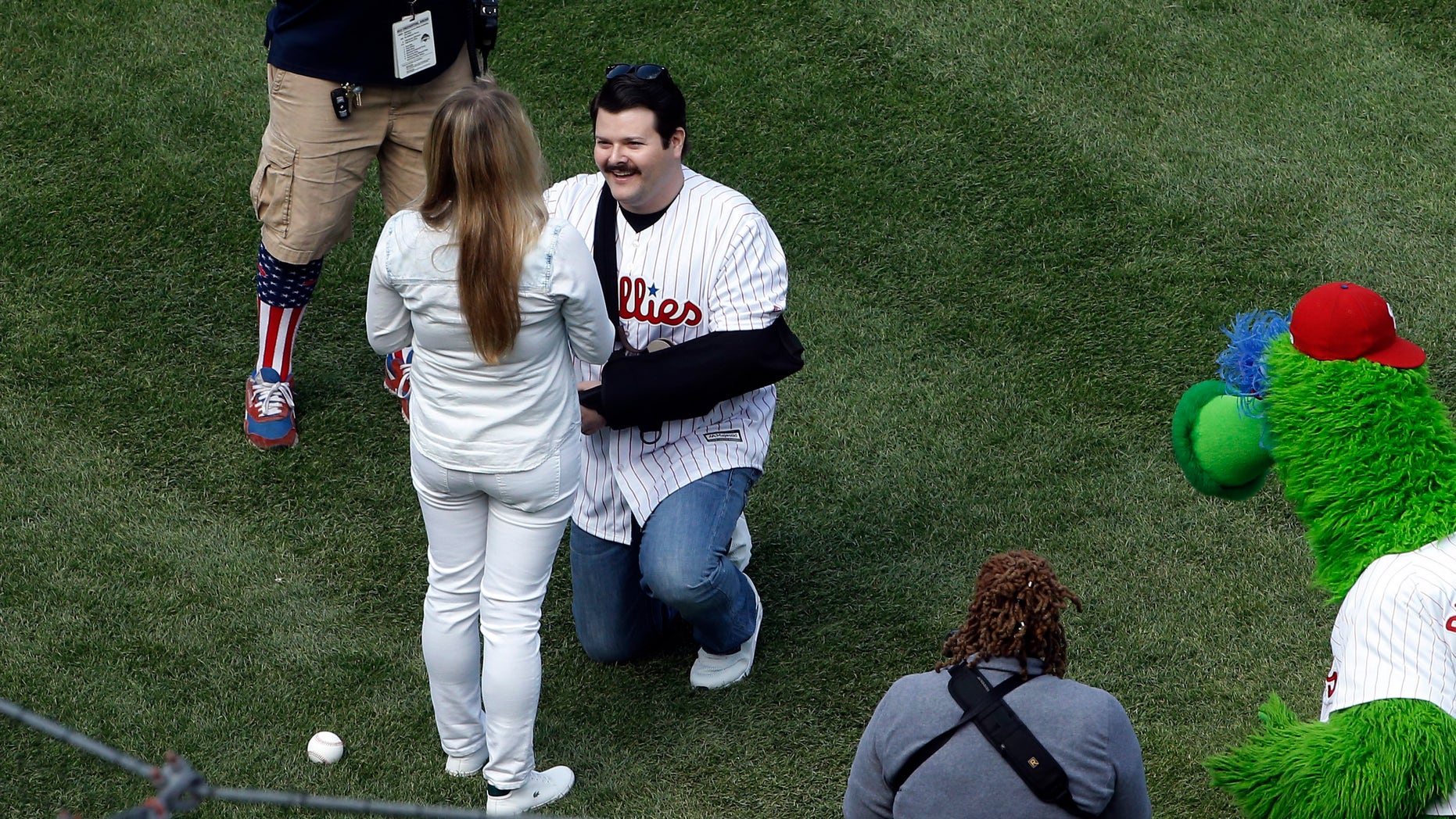 Philadelphia Police Officer Jesse Hartnett proposes to Lily Abdullina before a Phillies game.