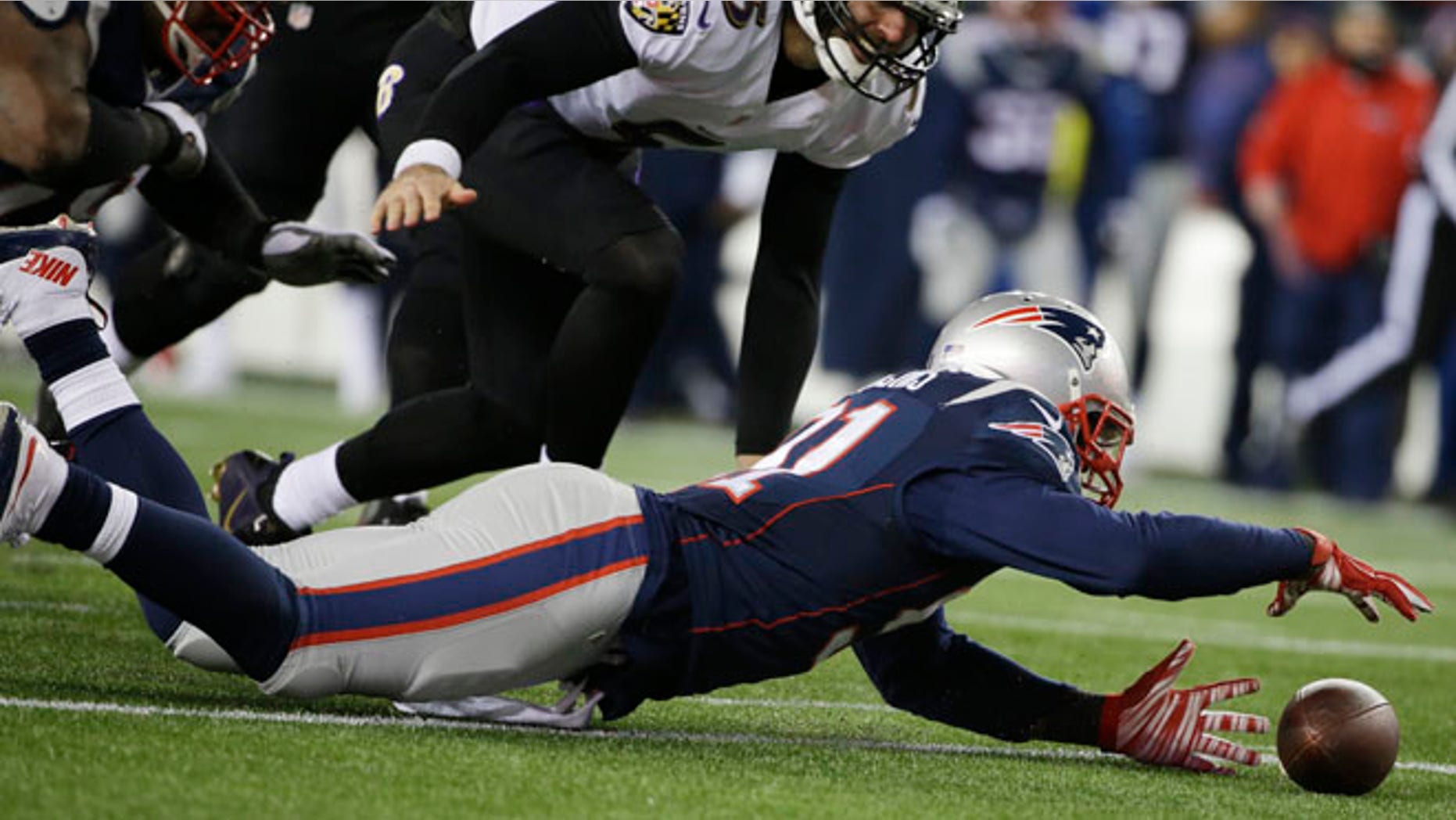 Jan. 10, 2015: New England Patriots outside linebacker Jamie Collins (91) recovers a fumble by Baltimore Ravens quarterback Joe Flacco (5) after a sack in the second half of an NFL divisional playoff football game in Foxborough, Mass. (AP)