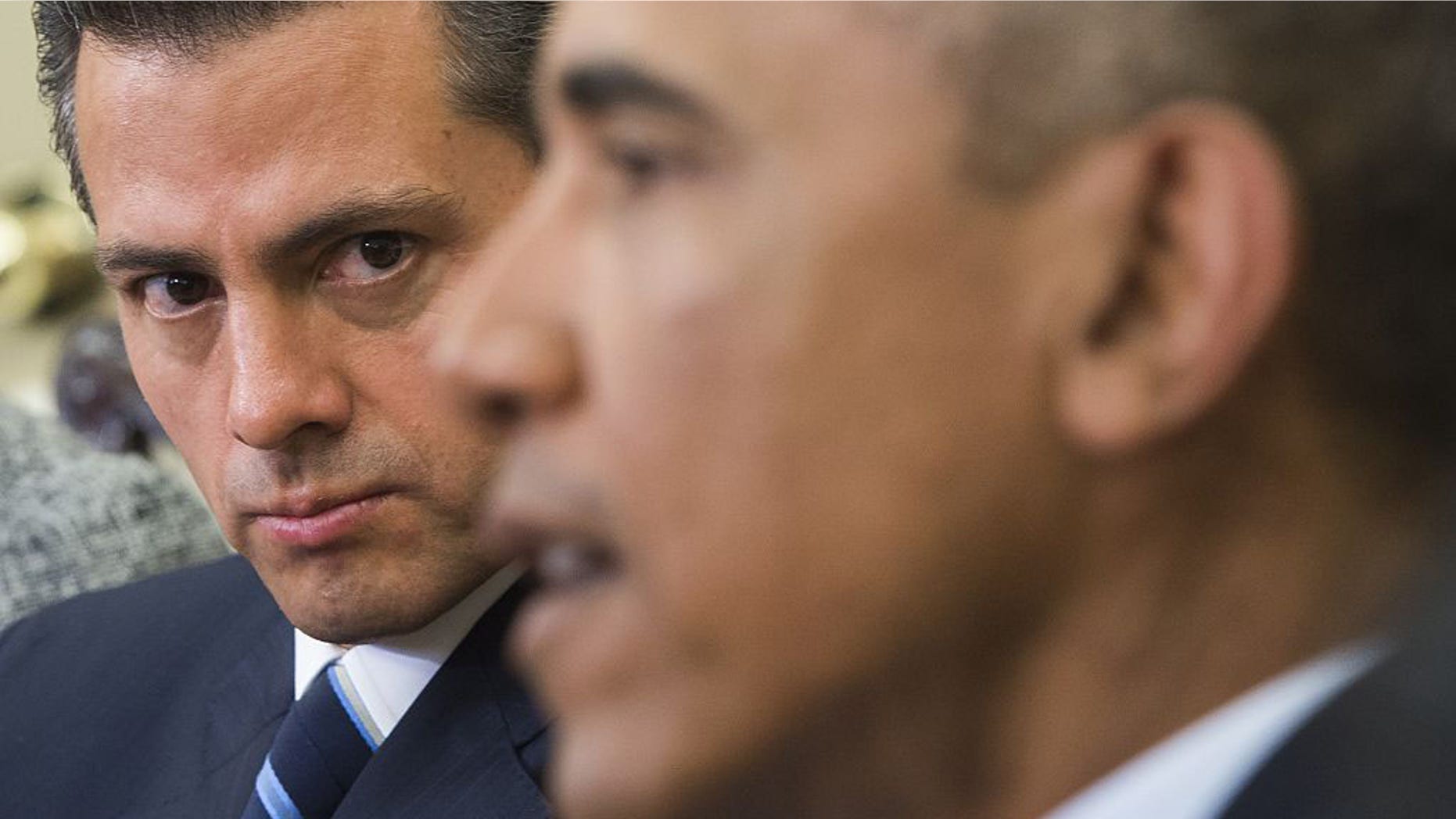 US President Barack Obama meets with Mexican President Enrique Pena Nieto in the Oval Office of the White House in Washington, DC, January 6, 2015. AFP PHOTO / SAUL LOEB (Photo credit should read SAUL LOEB/AFP/Getty Images)