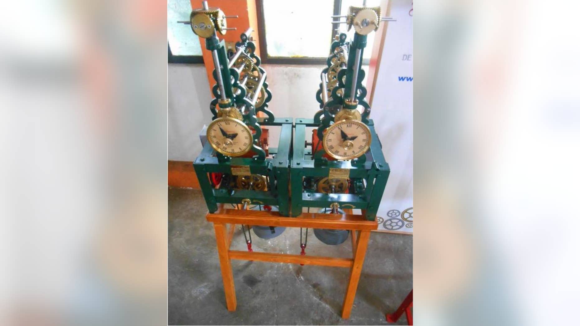 Pendulum clocks made by Mexican clock manufacturer Relojes Centenario were used to investigate the mechanisms behind synchronization.