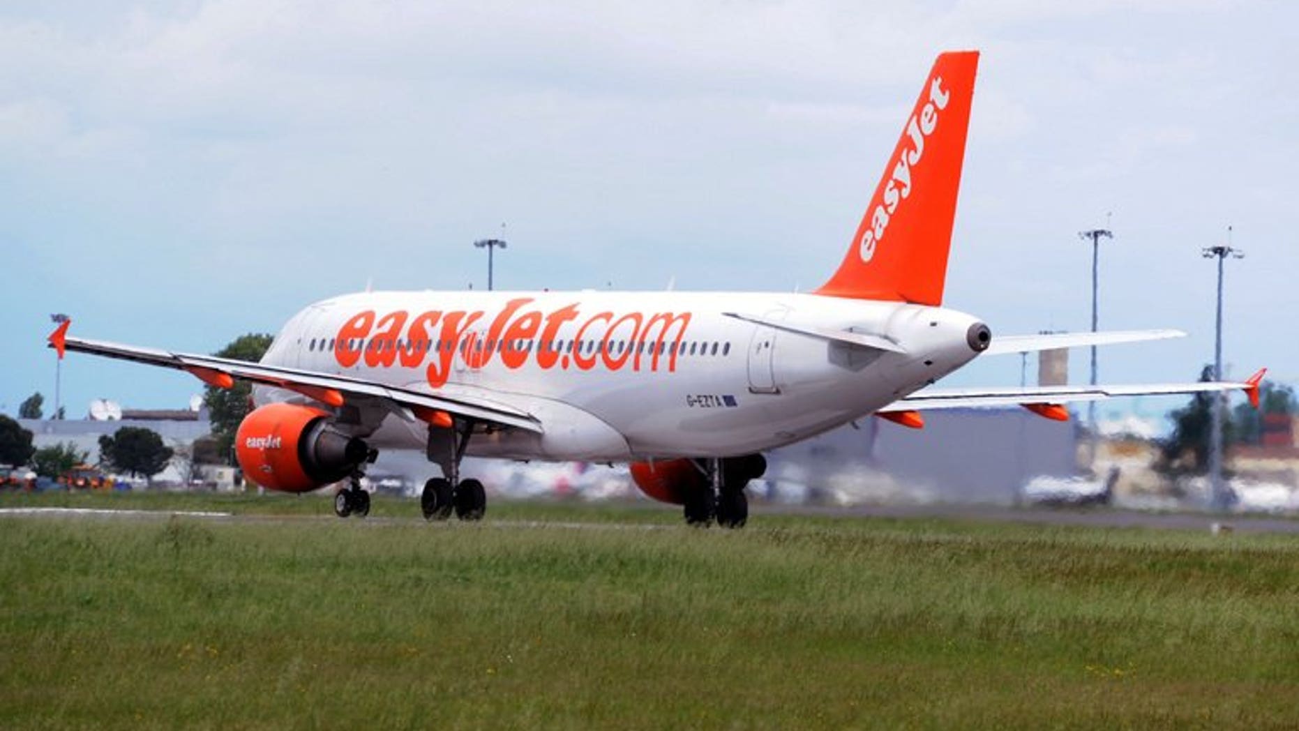 An easyJet Airbus A319 on its way to take off on May 12, 2013 in Toulouse, France. The no-frills airline announced a deal to purchase 135 Airbus single-aisle A320 passenger planes, including 100 new generation neo aircraft for $11.9 billion (8.9 billion euros), after agreeing sizeable discounts.