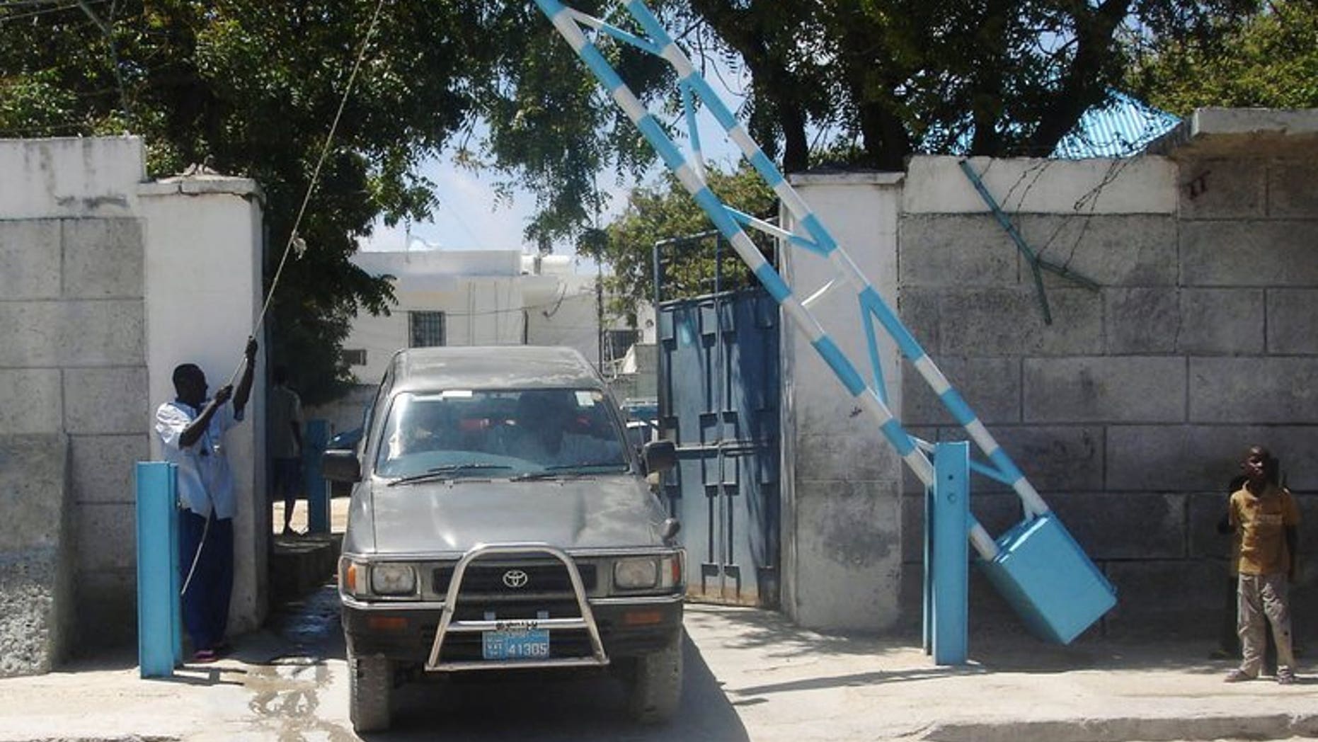 Archive photo shows a vehicle leaving the United Nations compound in Mogadishu 17 October 2007. Somalia's Al-Qaeda linked Shebab insurgents say they attacked and shot their way into a key United Nations compound in the capital Mogadishu, the first major attack in recent years targeting the UN.