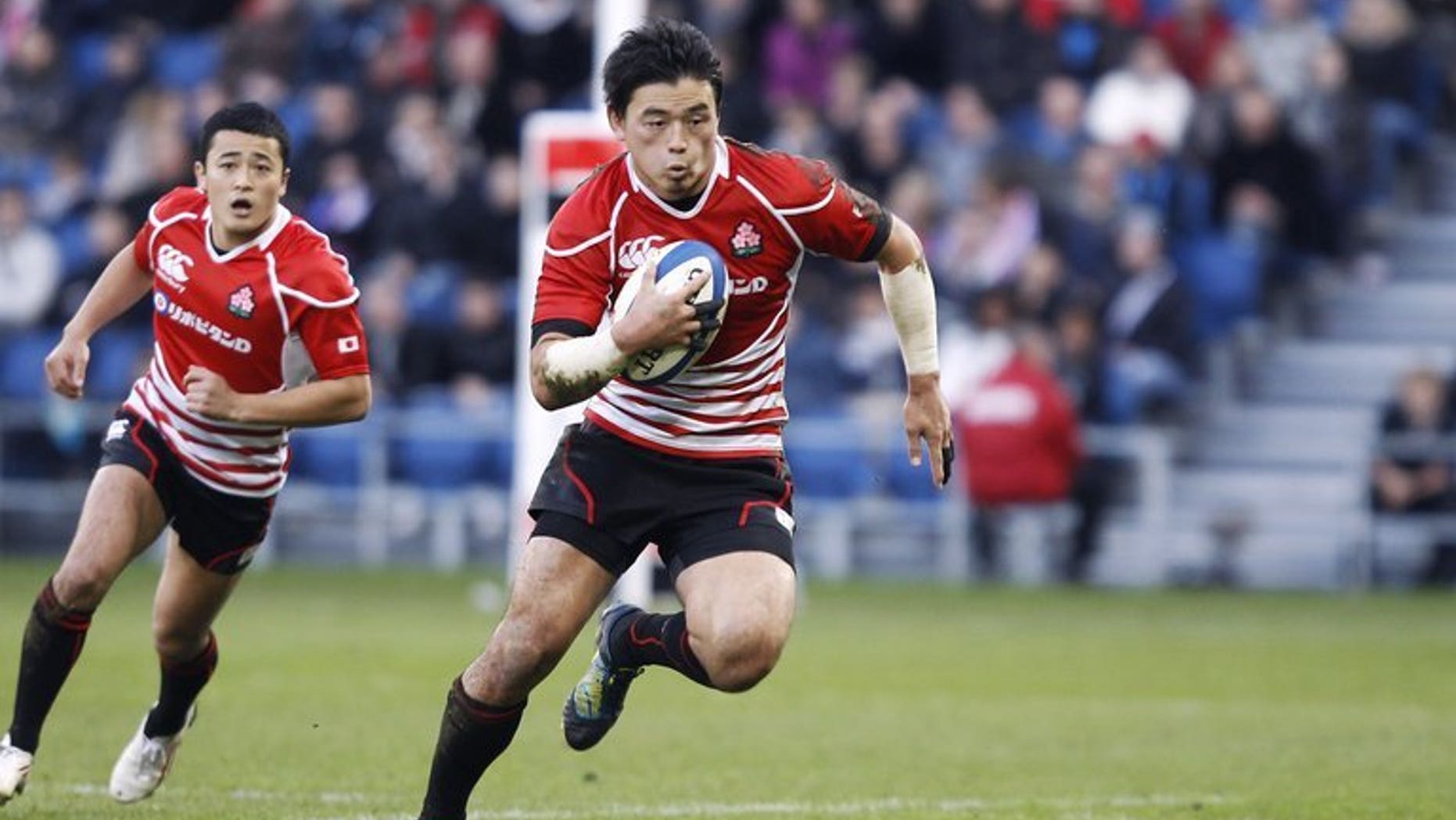 Ayumu Goromaru (centre) plays for Japan against the Barbarians in Le Havre, November 25, 2012. The full back scored all the points to lead Asian champions Japan to a 16-13 victory over Canada in the Pacific Nations Cup rugby tournament in Nagoya on Wednesday.