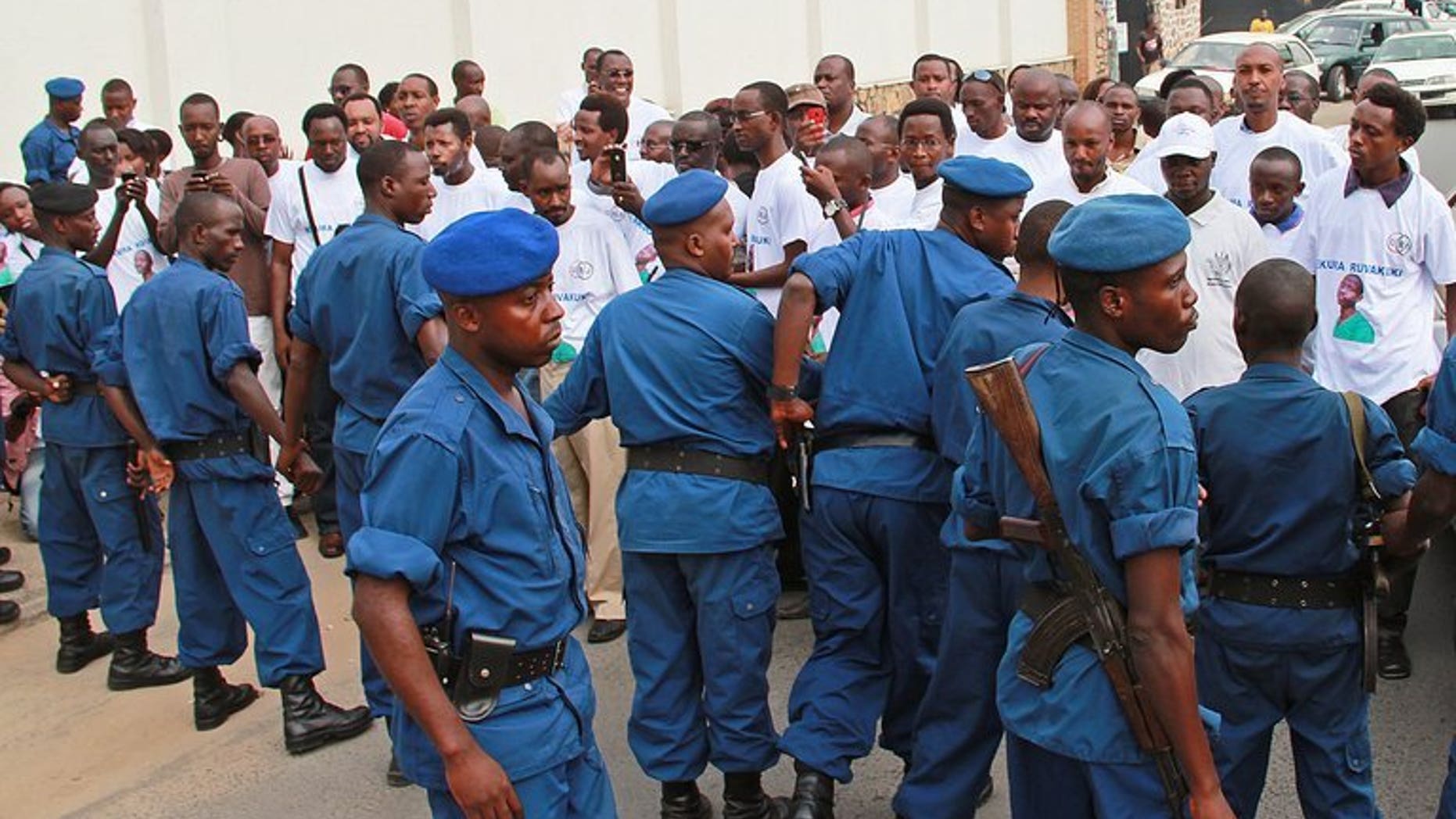 File picture shows police containing protesters in the Burundian capital Bujumbura appealing to end journalist Hassan Ruvakuki's jail sentence, February 19, 2013. A separate Burundian TV journalist arrested 10 days ago on suspicion of breaching state security has been provisionally released, the state prosecutor's office said Tuesday.