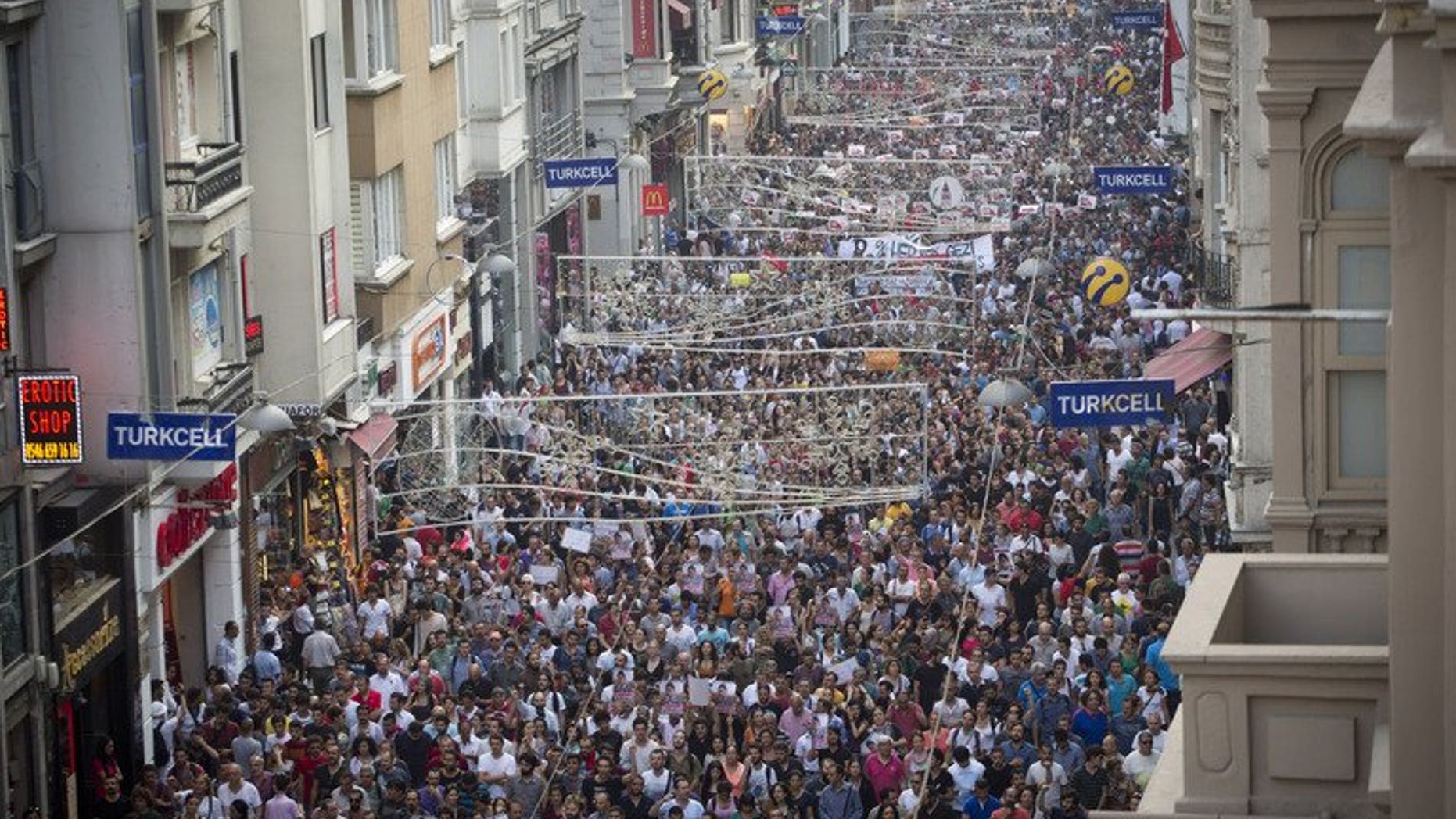 Turkish people gather during a protest at Taksim Square in Istanbul on June 29, 2013. Thousands came out against the harsh police treatment of demonstrators whose anti-government rallies have rocked the country for nearly a month.