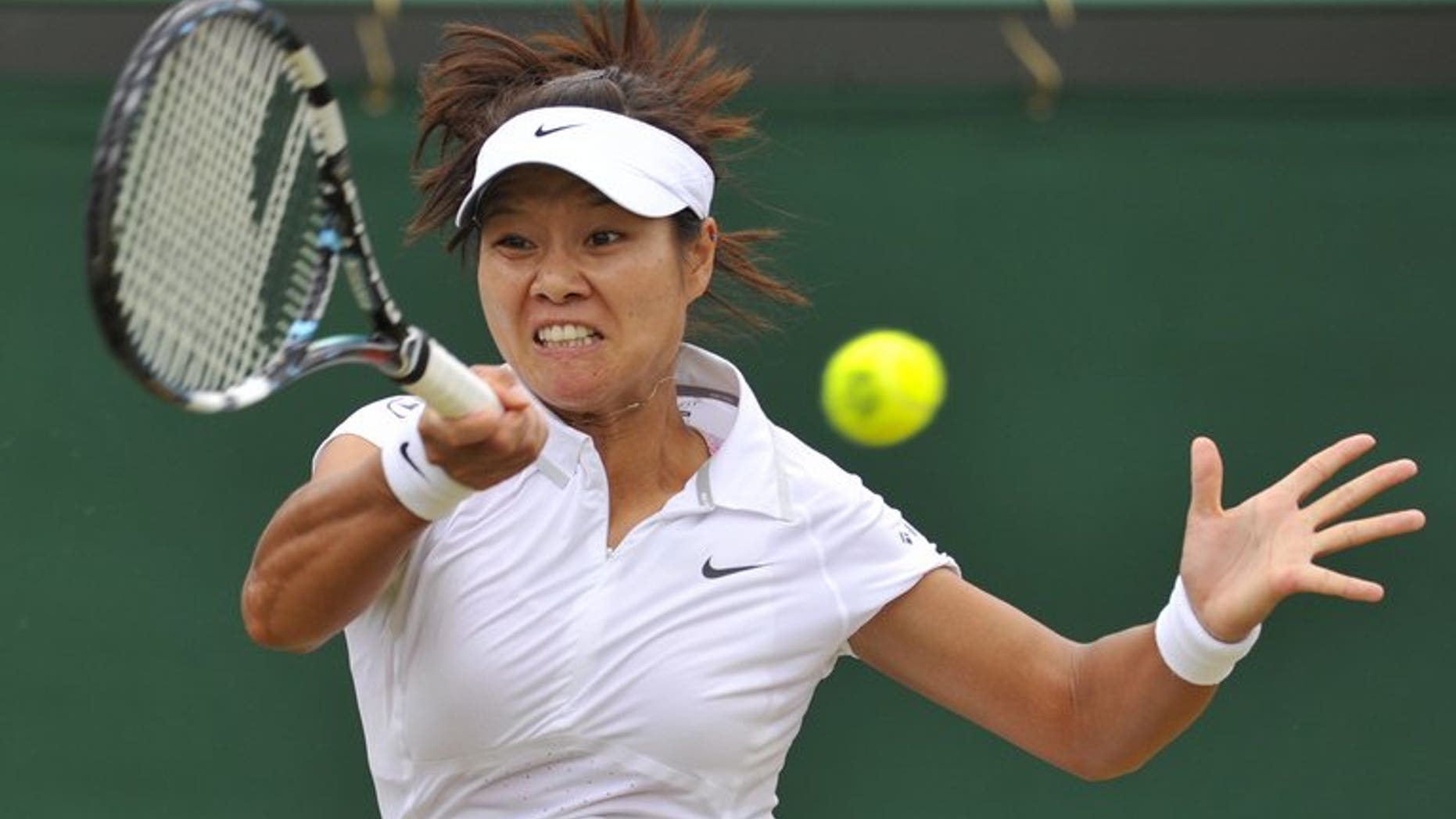 Li Na makes a return against Roberta Vinci at Wimbledon on Monday. The Chinese sixth seed raced into the Wimbledon quarter-finals with a 6-2, 6-0 demolition of Italian 11th seed Vinci.