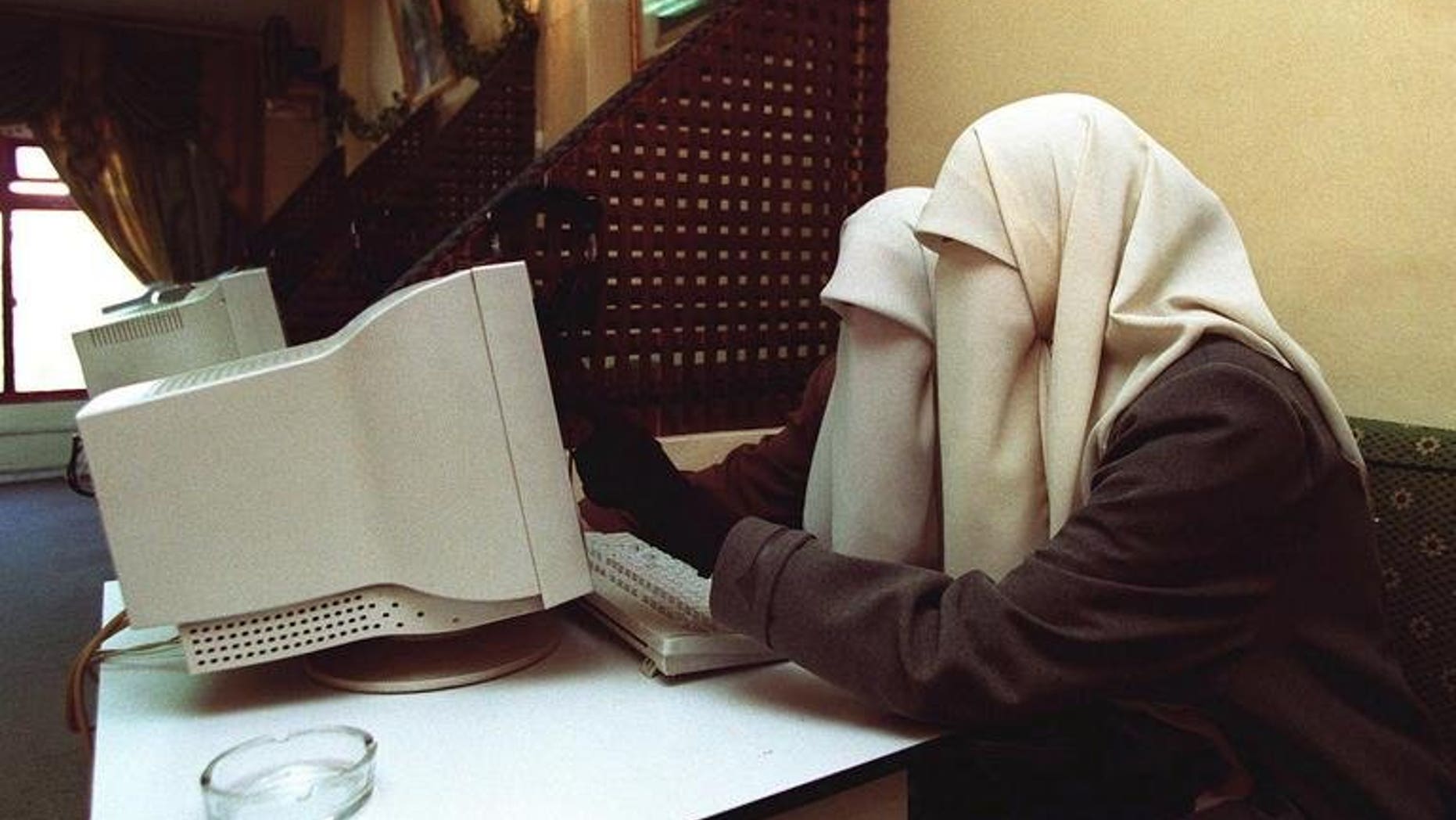 Two Jordanian university students surf the web at an internet cafe in Irbid, on January 23, 2001. The Jordanian government has blocked 254 unlicensed news websites, 16 of them in the previous two days, using powers under a 2012 law criticised as a threat to freedom of expression.