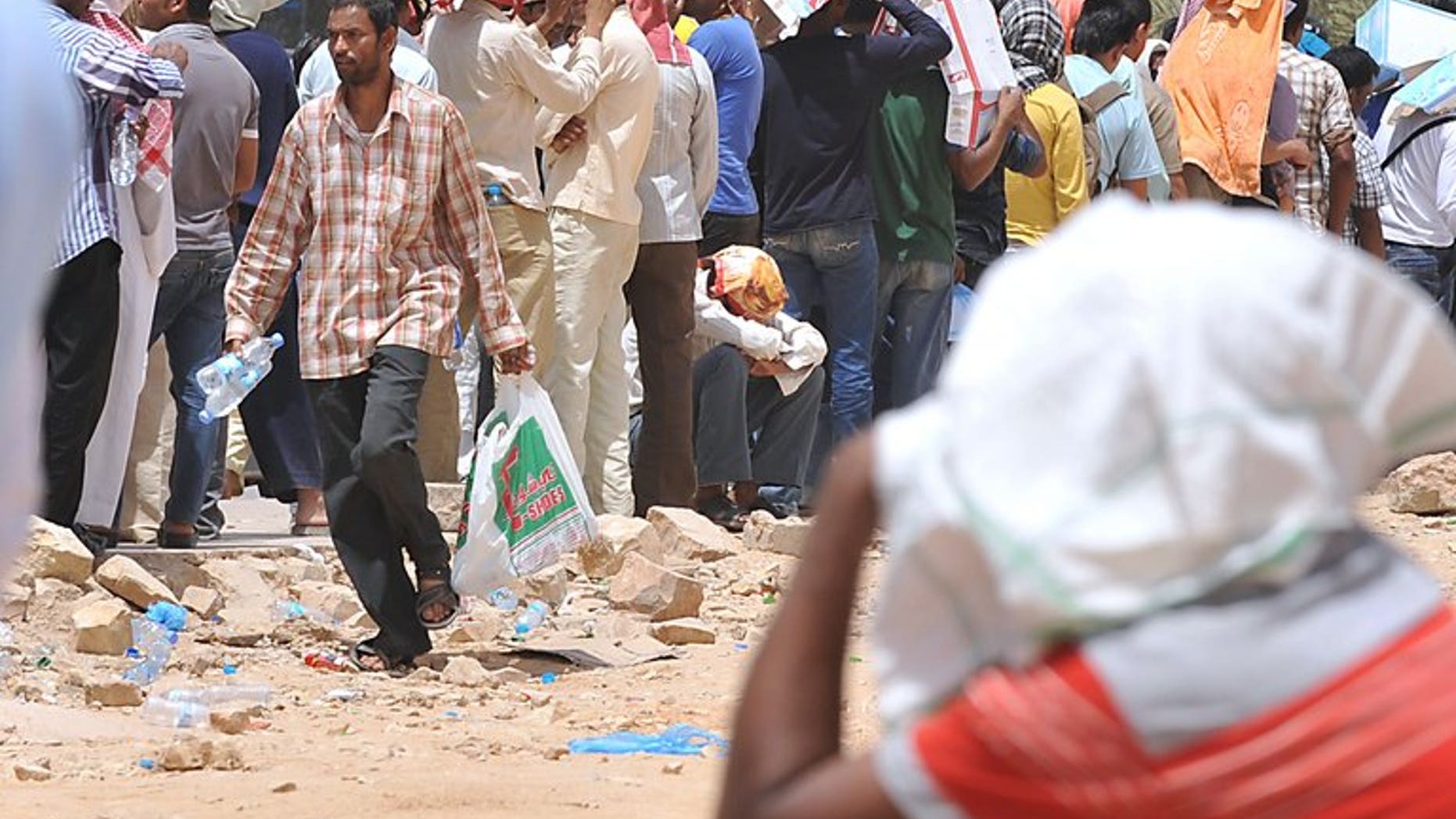 Foreign illegal laborers wait outside the Saudi immigration offices on the outskirts of Riyadh, on May 28, 2013. Saudi Arabia has extended by four more months an amnesty enabling illegal foreign workers to regularise their status or return home without prosecution.