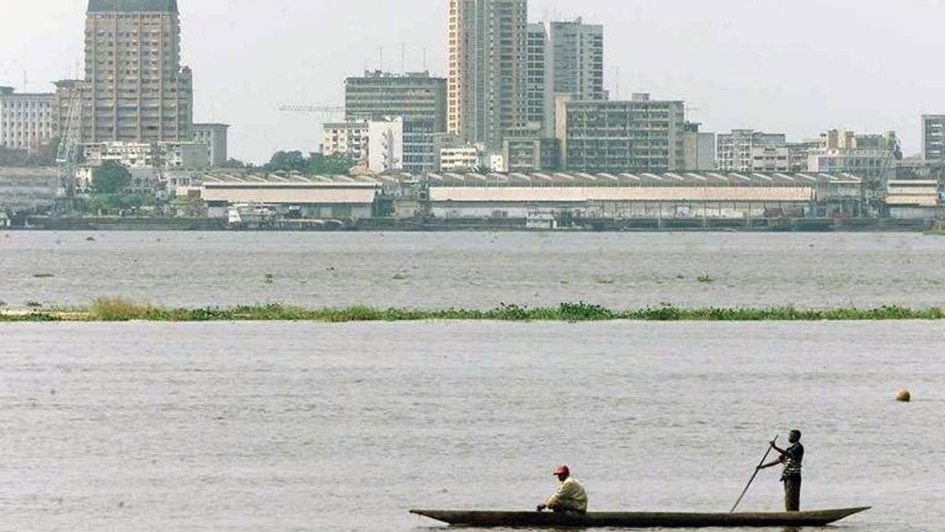 Fishermen sail on the River Congo that separates Brazzaville, Congo, from Kinshasa, Democratic Republic of Congo (DRC) August 24, 1998. An offshore rig belonging to Italy's Saipem has sunk near the mouth of the River Congo after the seabed collapsed under one of its legs, the company said on Wednesday.