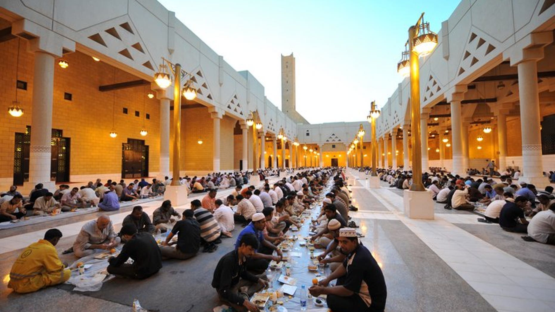 Foreign workers break their fast outside the Imam Turki bin Abdullah mosque in the Saudi capital Riyadh during Ramadan, on August 7, 2012. Yemen has asked the International Organization for Migration to help some 200,000 Yemenis forced to leave Saudi Arabia in the past three months amid a crackdown on undocumented migrants, the IOM said Friday.