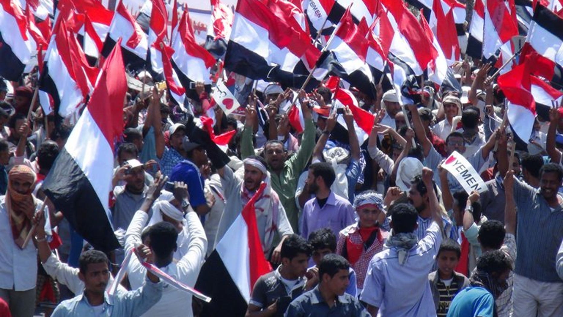 Yemeni protesters call for southern independence during a demonstration on February 21, 2013. Thousands of people rallied in south Yemen on Sunday's 19th anniversary of the civil war that was won by the north to demand secession for the south.