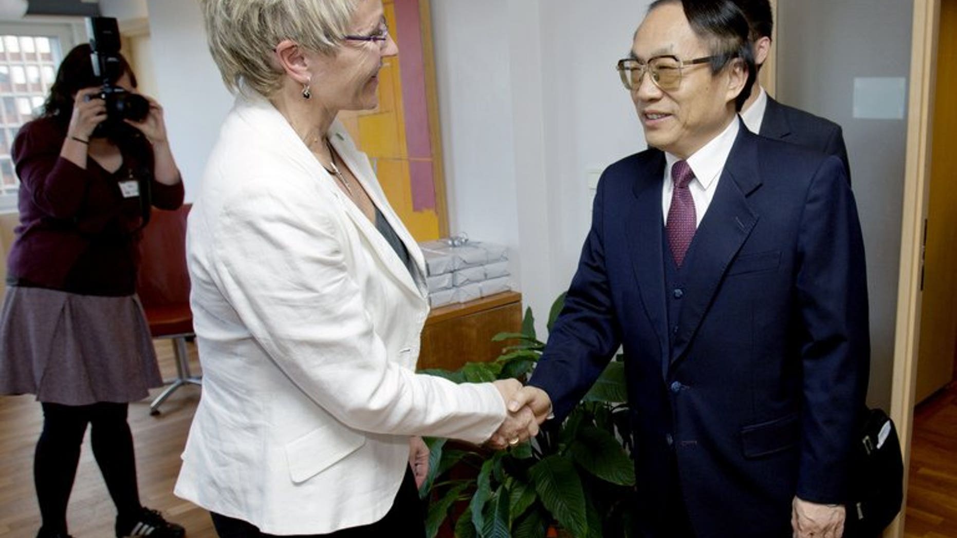 Then minister for Chinese railways, Liu Zhijun (R), meets Norwegian officials in Oslo on May 11, 2009. Liu was given a suspended death sentence on Monday for his role in a huge corruption scandal.