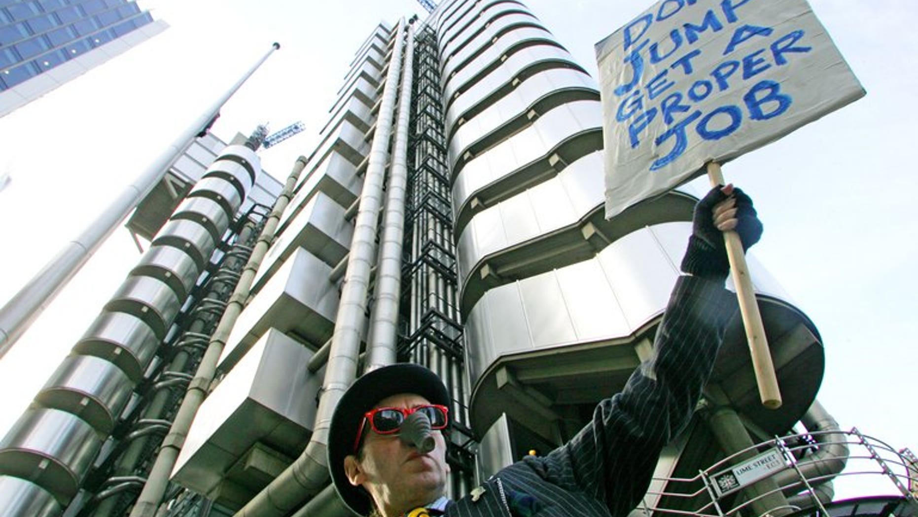 A man protests against the actions of bankers outside the Lloyds Building in the city of London, in October 2008. Chinese insurance giant Ping An has made a big foray into London's City financial district by buying the Lloyd's building for ??260 mn ($387 mn, 302 mn euros), estate agency Savills announced on Monday.