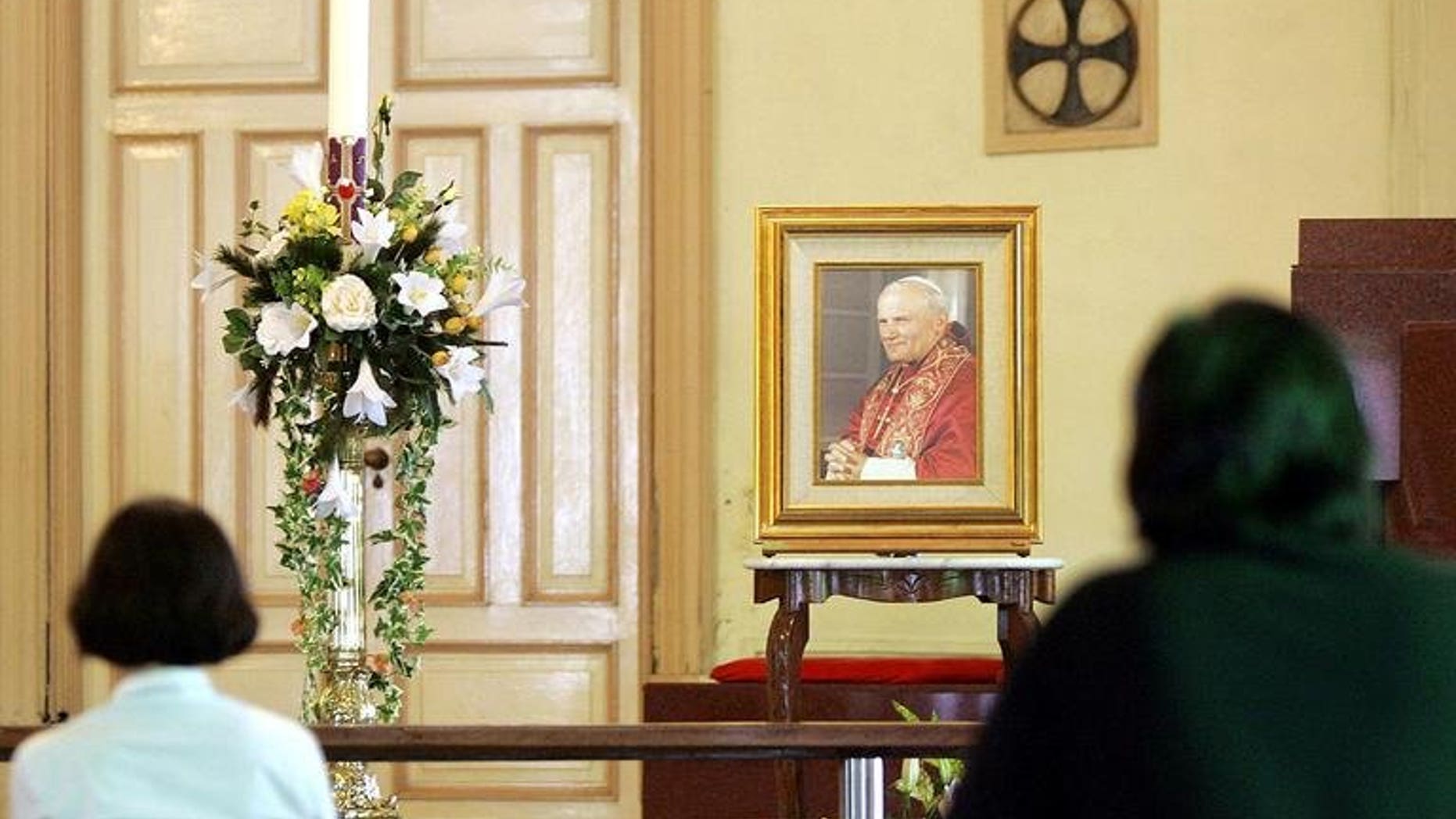Worshippers pray at a Catholic Church in Singapore, on April 4, 2005. The Roman Catholic church in Singapore has vowed to investigate any charges of sexual misconduct by its clergy after an Australian woman claimed she was abused by priests as a teenager in the city-state.