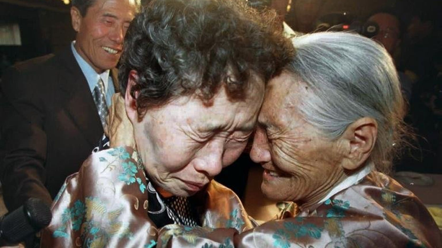 North Korea's Chung Duck-Hwa (right) embraces Chung Myung-Hoi -- her long-separated sister from South Korea -- during a family reunion in Pyongyang, on August 15, 2000. North Korea has retracted its proposal to hold talks with South Korea on restarting a family reunion programme, a Seoul official has told AFP.