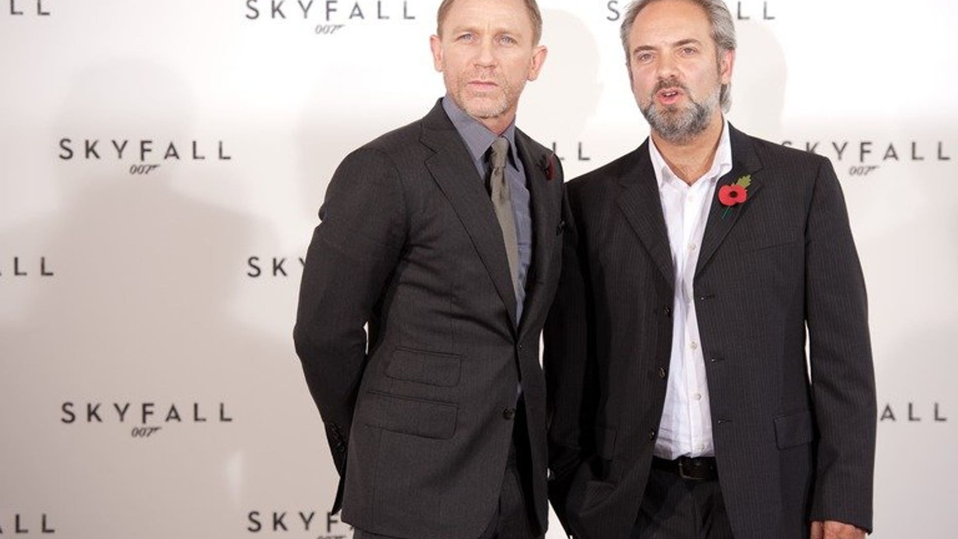 British actor Daniel Craig (L) poses with British director Sam Mendes in central London on November 3, 2011. The next James Bond film will be released in late 2015, producers announced Thursday, with Craig reprising his role as the suave British spy and Mendes returning as director after dramatically reversing his decision to quit.