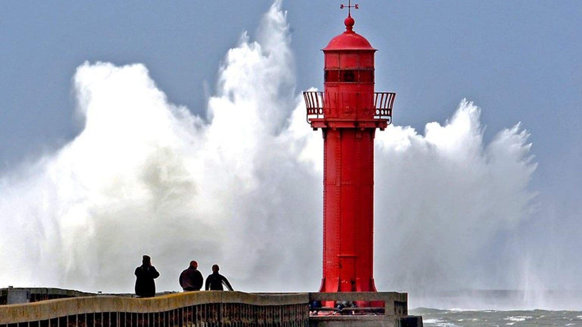 Waves rise up at the port of Boulogne-sur-Mer on March 11, 2008. A British woman died trying to swim across the Channel between Britain and France over the weekend, police and the Foreign Office said.