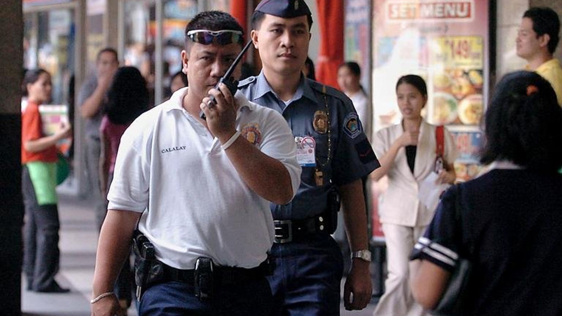 Policemen patrol in suburban Manila on February 16, 2005. An Australian resident of Hong Kong has been arrested for sexually abusing children in the Philippines, police said Tuesday.