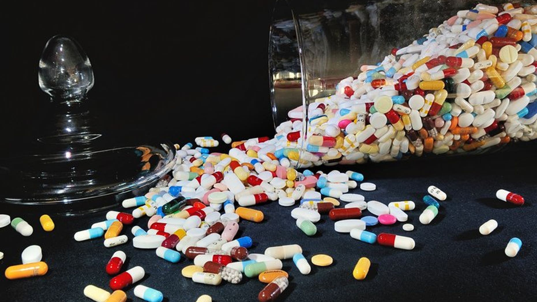 New Zealand has introduced a law that bans the use of drugs offering so-called "legal" highs unless manufacturers can provide clinical evidence that they are safe.