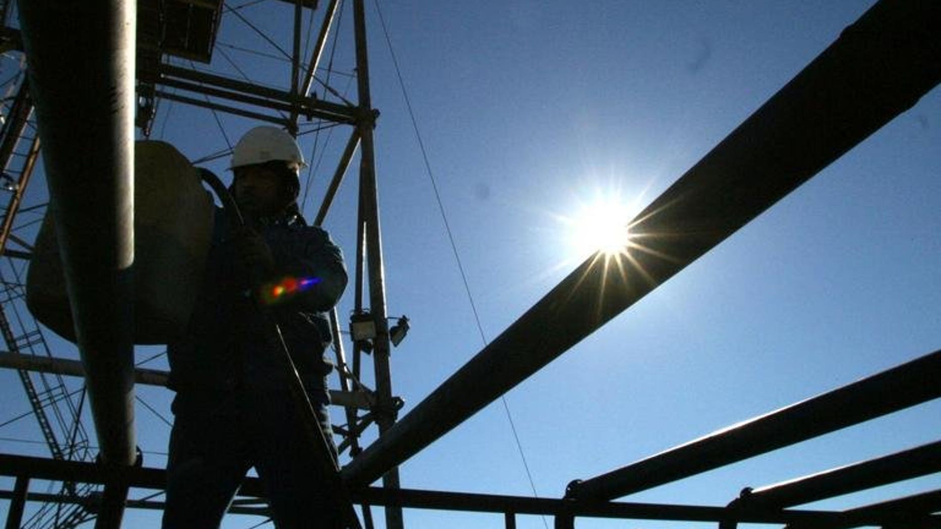 Oil experts work at the Khabbaz productive site, 320 north of Baghdad, on January 5, 2003. Iraqi oil exports fell in June for the second month in a row as poor weather hit southern ports and saboteurs damaged a key pipeline, the oil ministry said Monday.