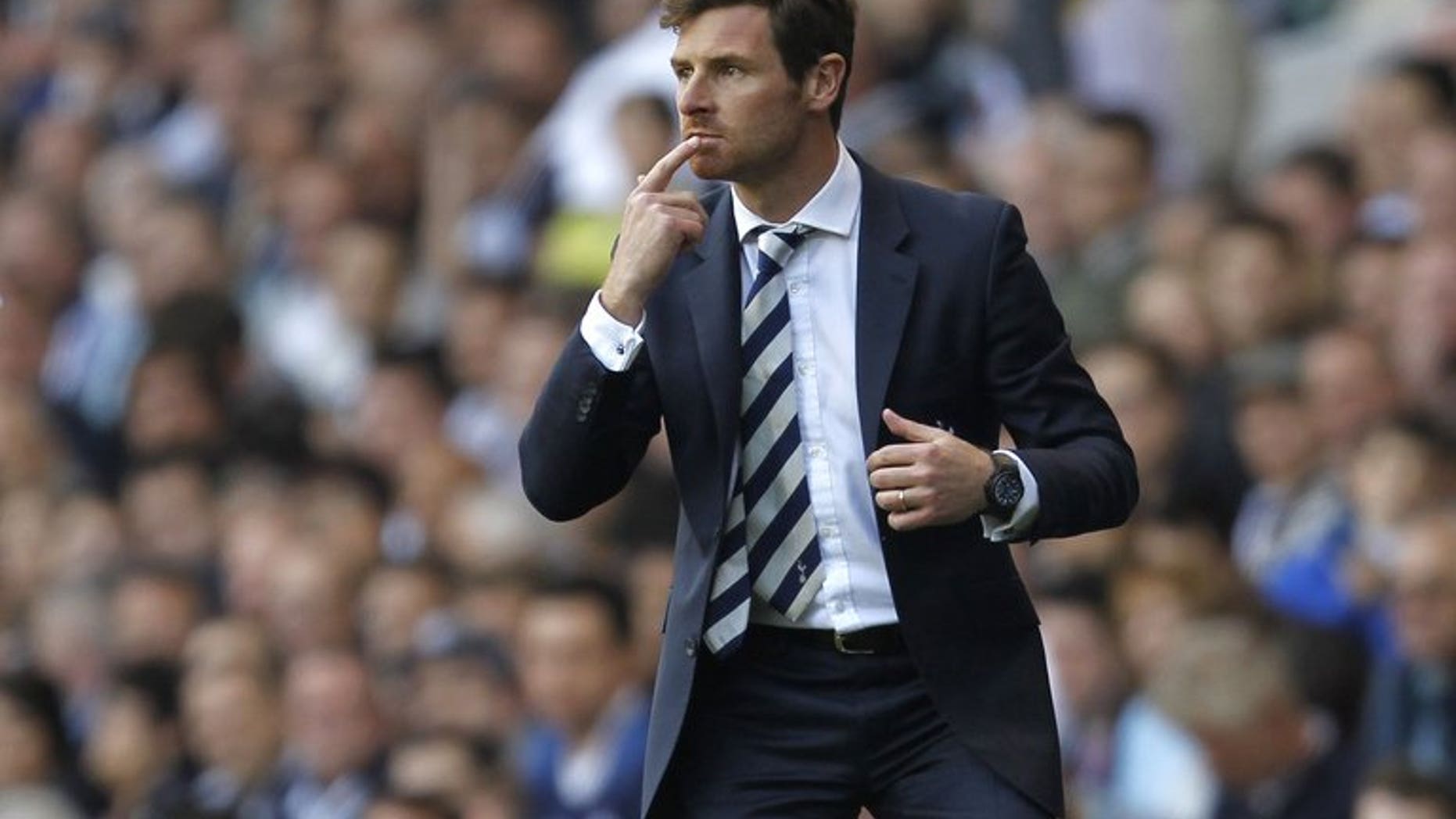 Tottenham Hotspur's manager Andre Villas-Boas gestures from the touchline during a Premier League match against Sunderland, May 19, 2013. David Ginola on Wednesday said his former club Spurs were good enough to challenge for the Premier League title, as he heaped praise on manager Villas-Boas.