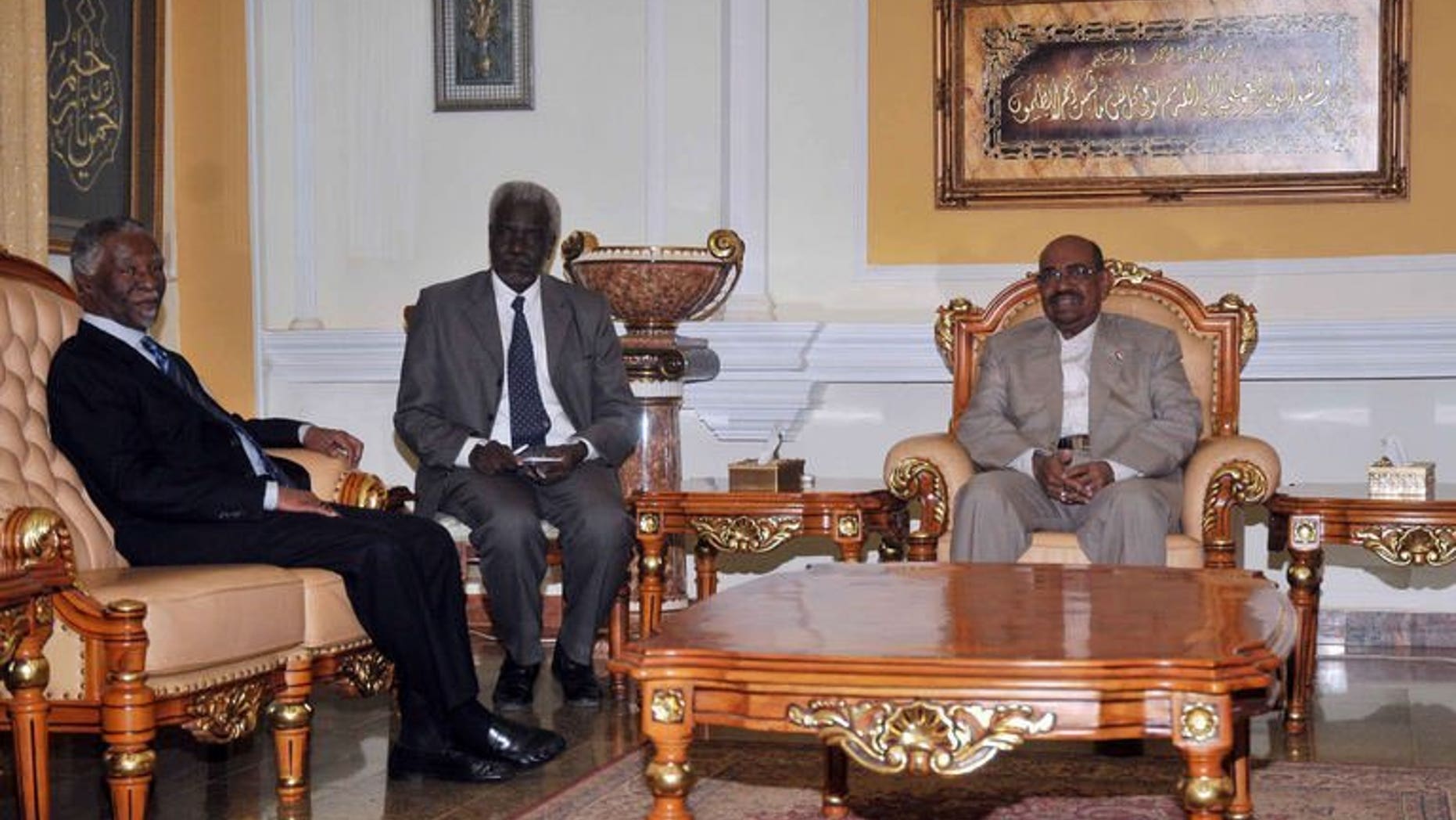 Sudanese President Omar al-Bashir (R) meets with South Africa's former president Thabo Mbeki (L) on July 25, 2013 in the Sudanese capital, Khartoum. African officials asked Sudan for more time to probe allegations of cross-border rebel support as a deadline nears for shutting the economically vital pipeline carrying South Sudanese oil.