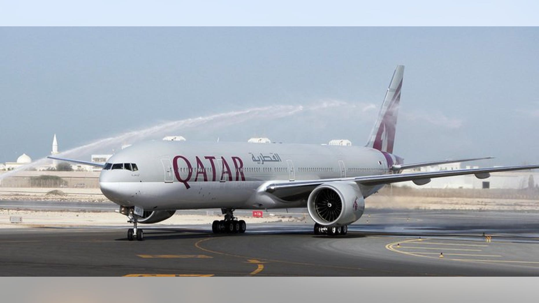 The first-ever Boeing aircraft 777 delivered to the state-owned Qatar Airways stands on the runway at Doha airport, 29 November 2007. A 787 Boeing Dreamliner belonging to Qatar Airways was grounded in Doha for several days after a problem with an electrical panel, an industry source said on Friday.